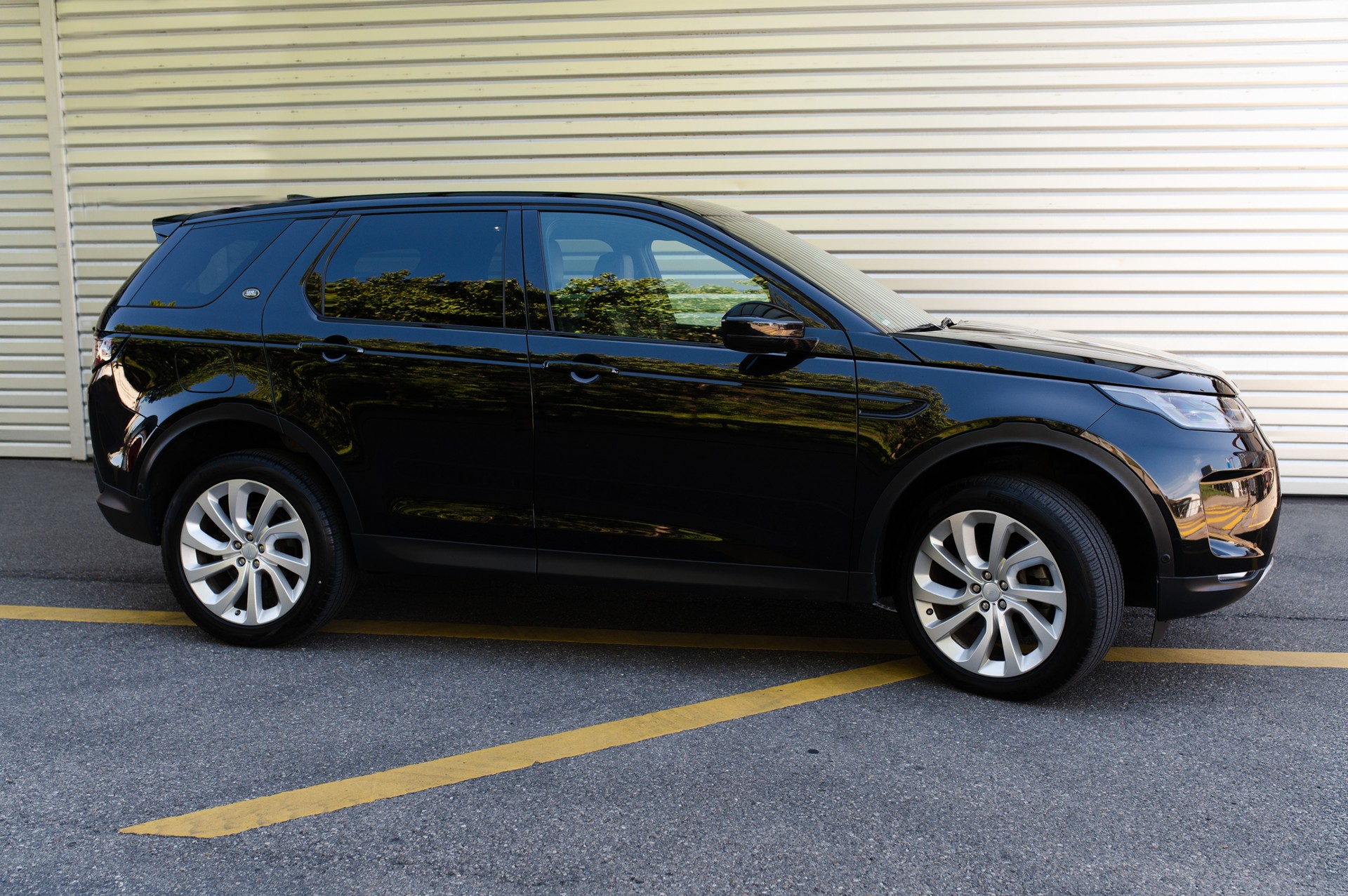 LAND ROVER DISCOVERY SPORT-image-2
