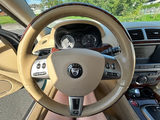 JAGUAR 4.2 V8 XKR-image-4