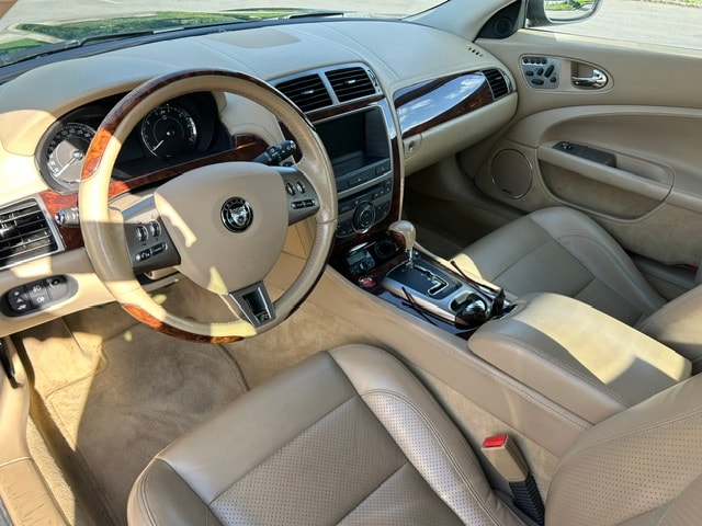 JAGUAR 4.2 V8 XKR-image-3