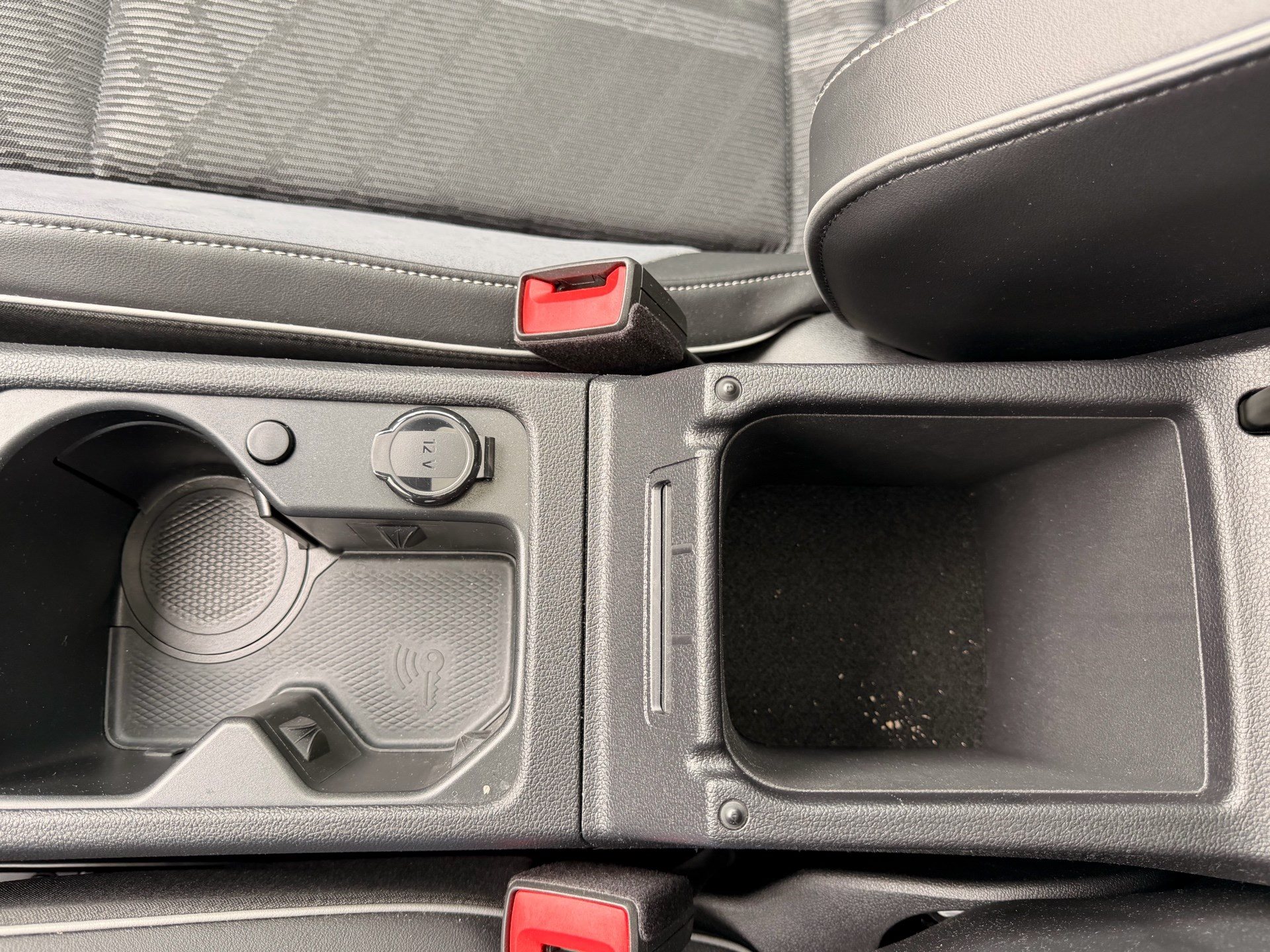 VW Golf 2.0 TSI DSG 4 MOTION R-LINE *** PANORAMAGLASDACH & VIELES MEHR ***-image-25