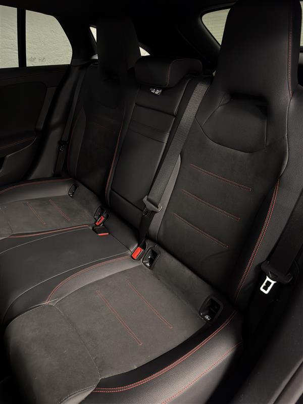 MERCEDES-BENZ CLA 250 e Shooting Brake EQ Hybrid-image-10