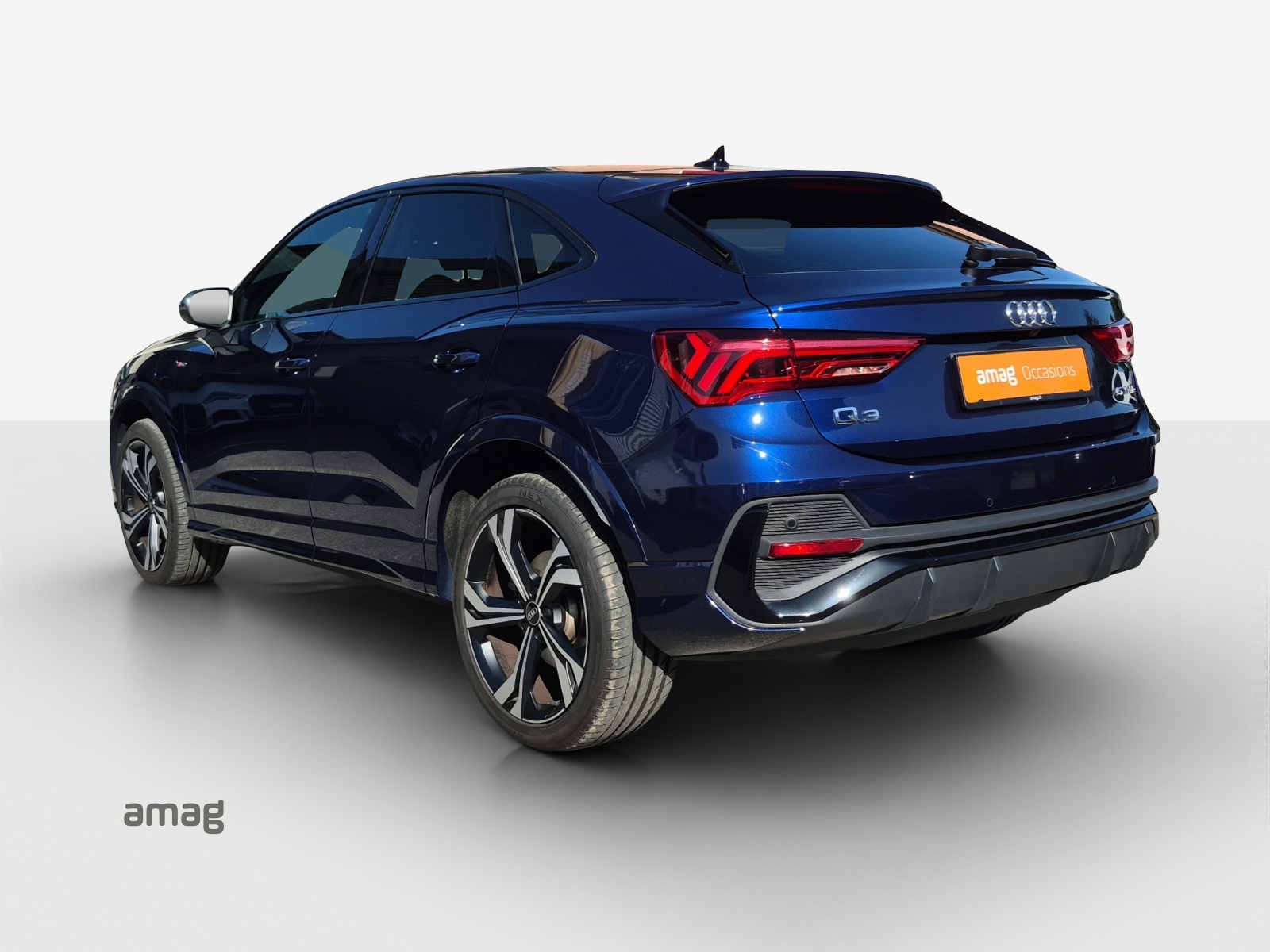 AUDI Q3 Sportback 45 TFSI e S line S-tronic-showroom-element-2