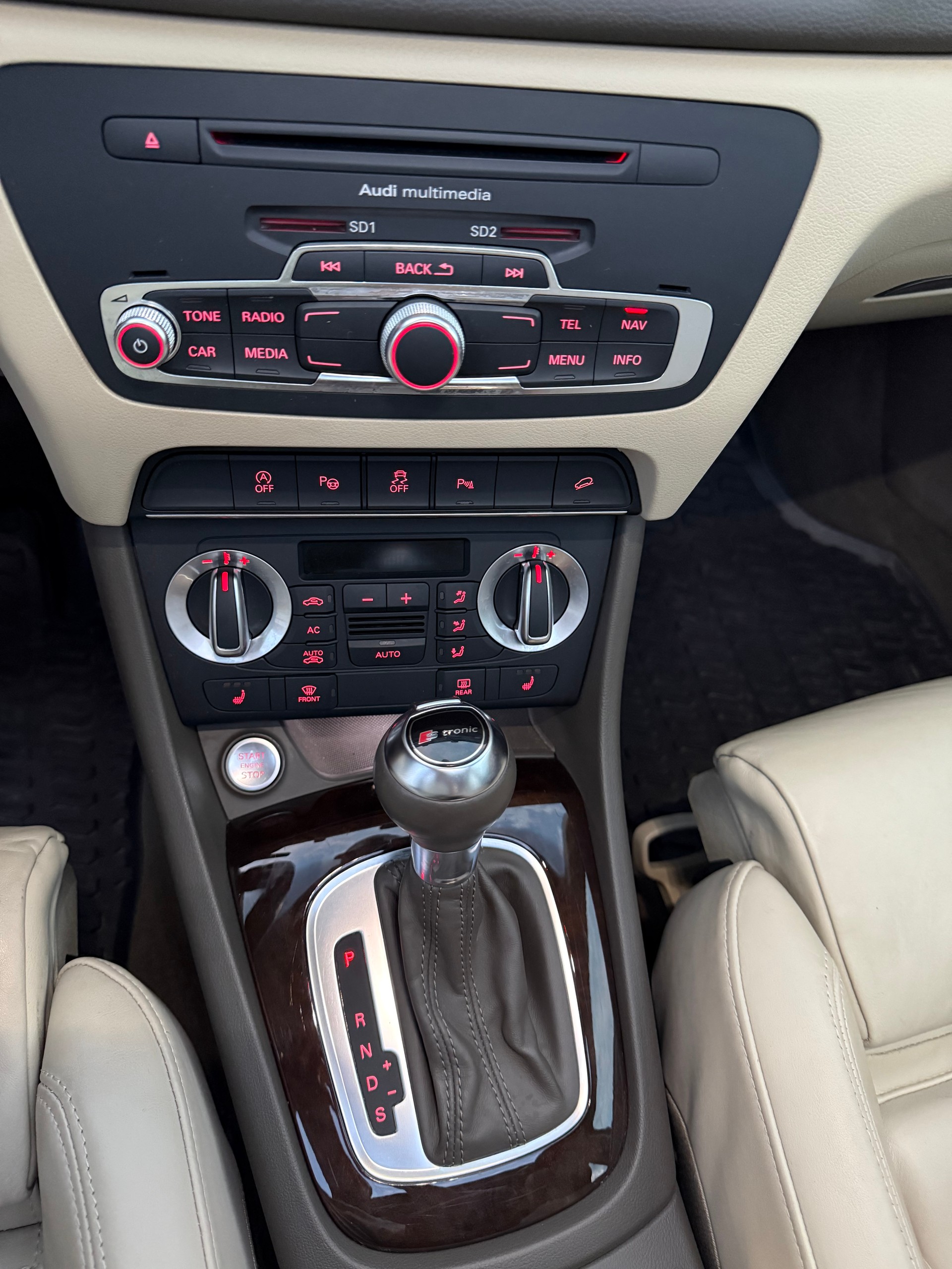 AUDI Q3 2.0 TFSI quattro S-tronic-image-9