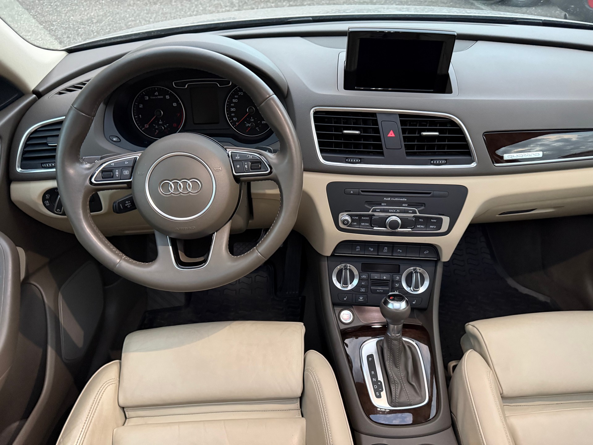 AUDI Q3 2.0 TFSI quattro S-tronic-image-5