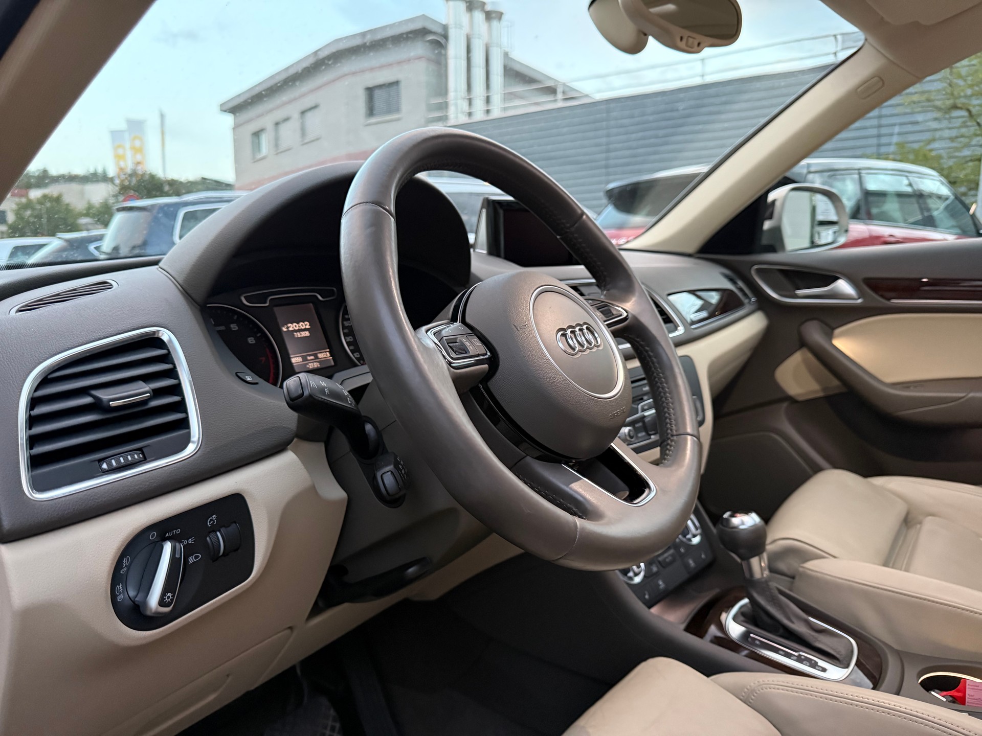 AUDI Q3 2.0 TFSI quattro S-tronic-image-6