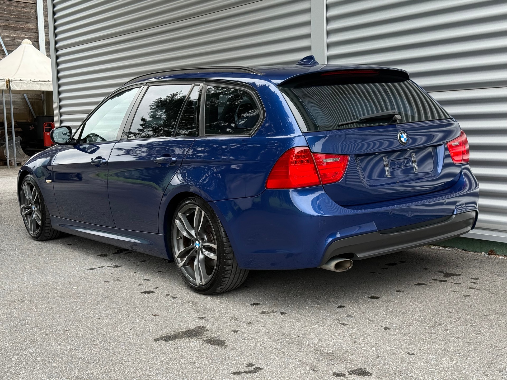 BMW 320d xDrive Touring Dynamic Edition-image-2