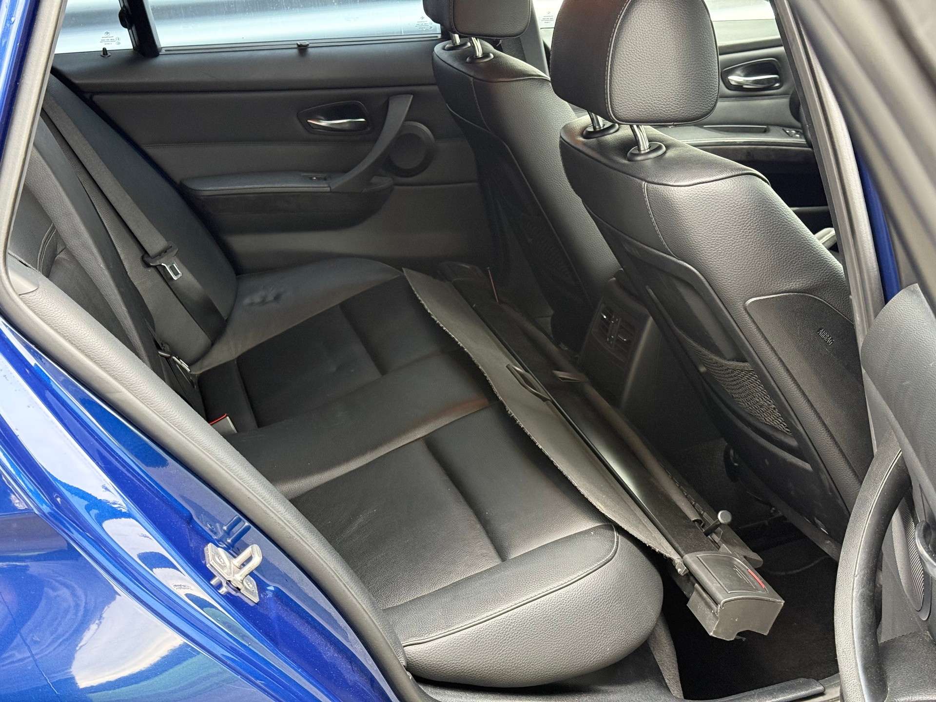 BMW 320d xDrive Touring Dynamic Edition-image-9