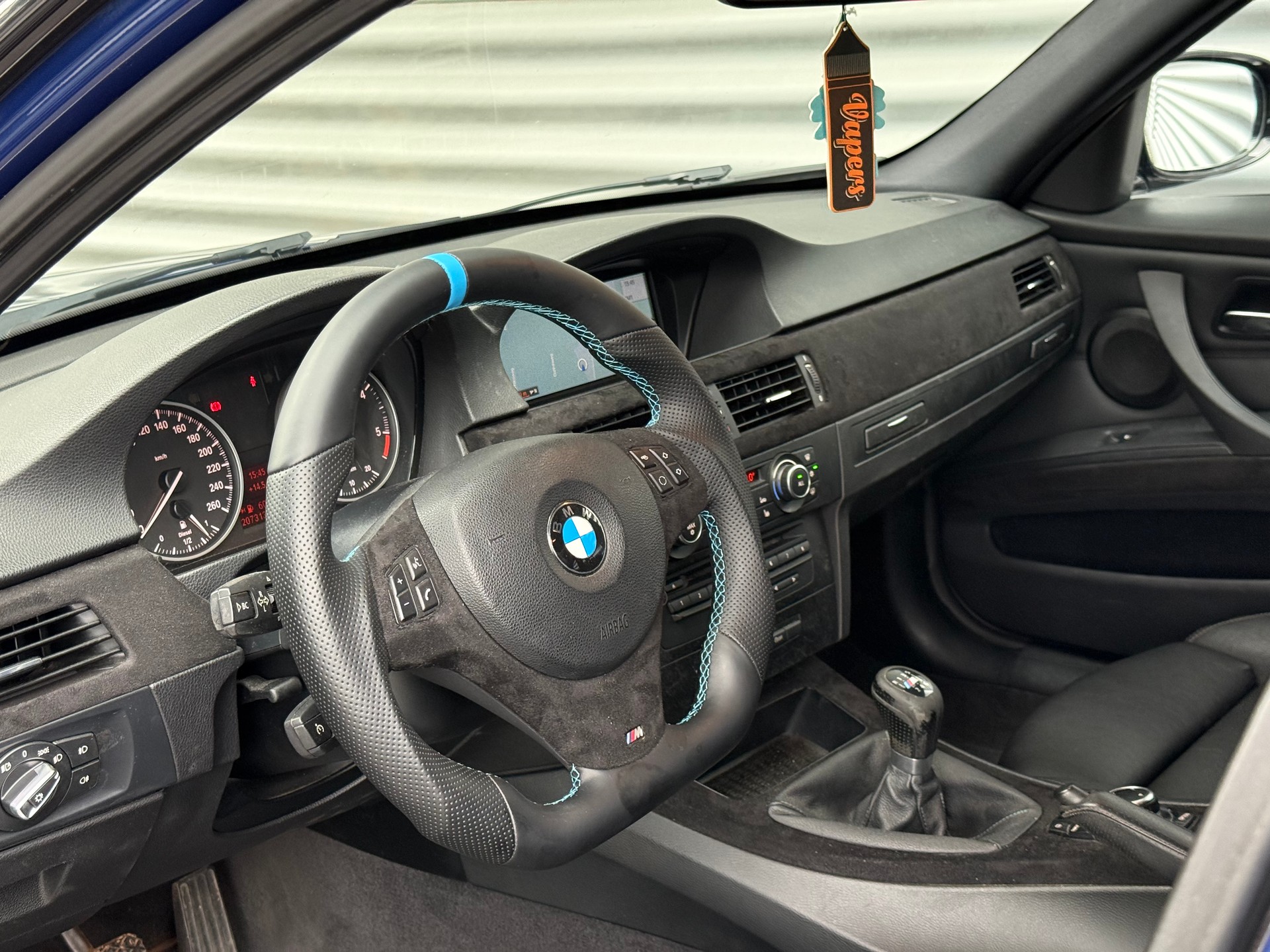BMW 320d xDrive Touring Dynamic Edition-image-7