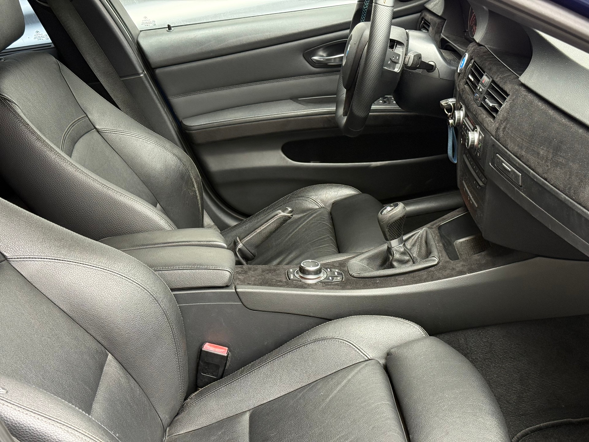 BMW 320d xDrive Touring Dynamic Edition-image-8