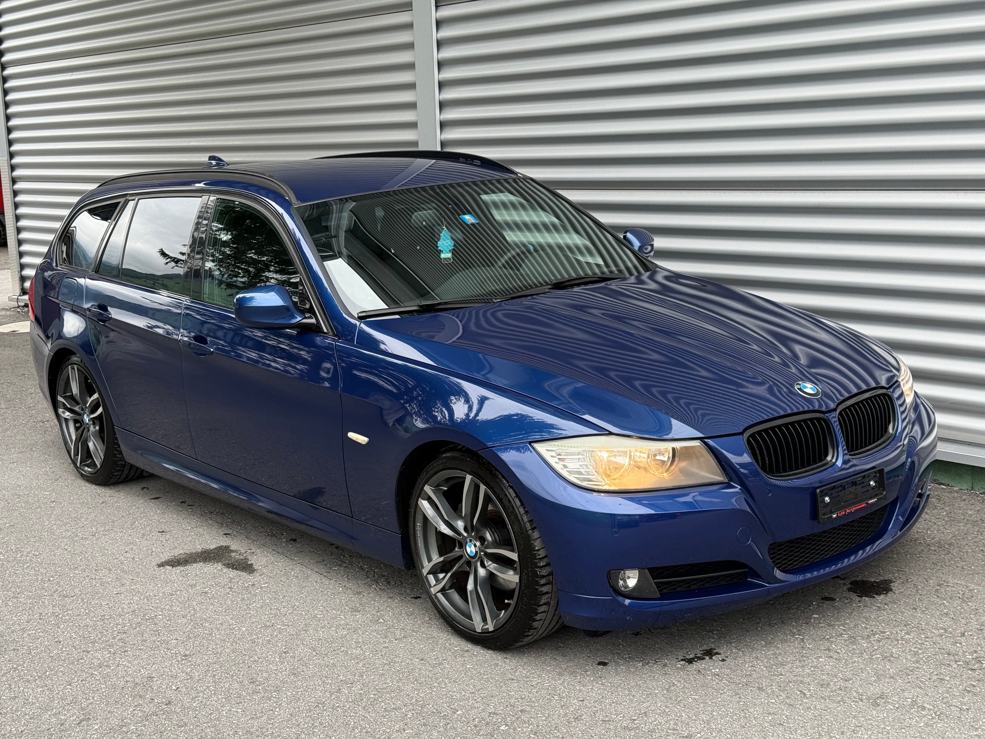 BMW 320d xDrive Touring Dynamic Edition-image-3