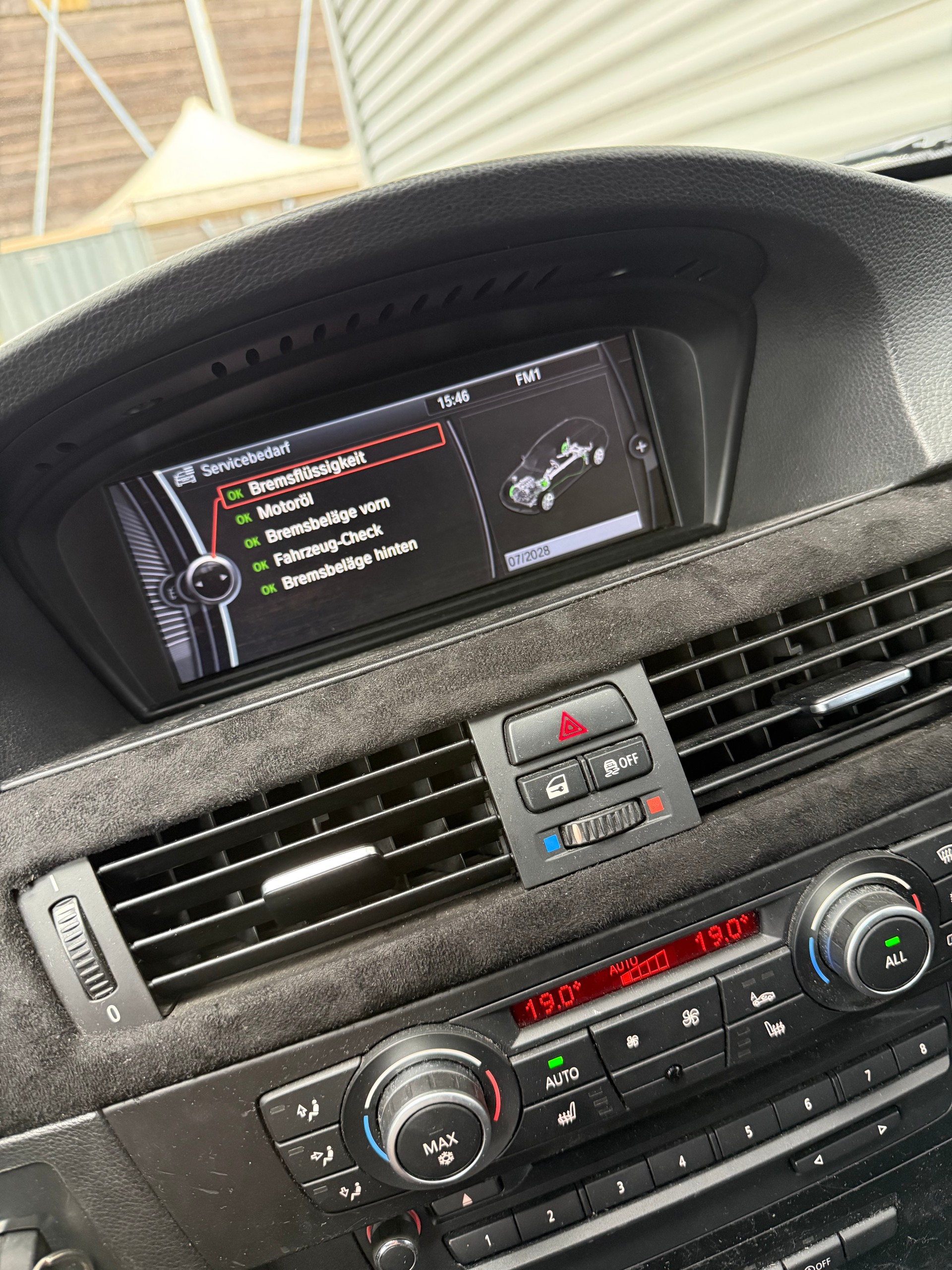 BMW 320d xDrive Touring Dynamic Edition-image-10