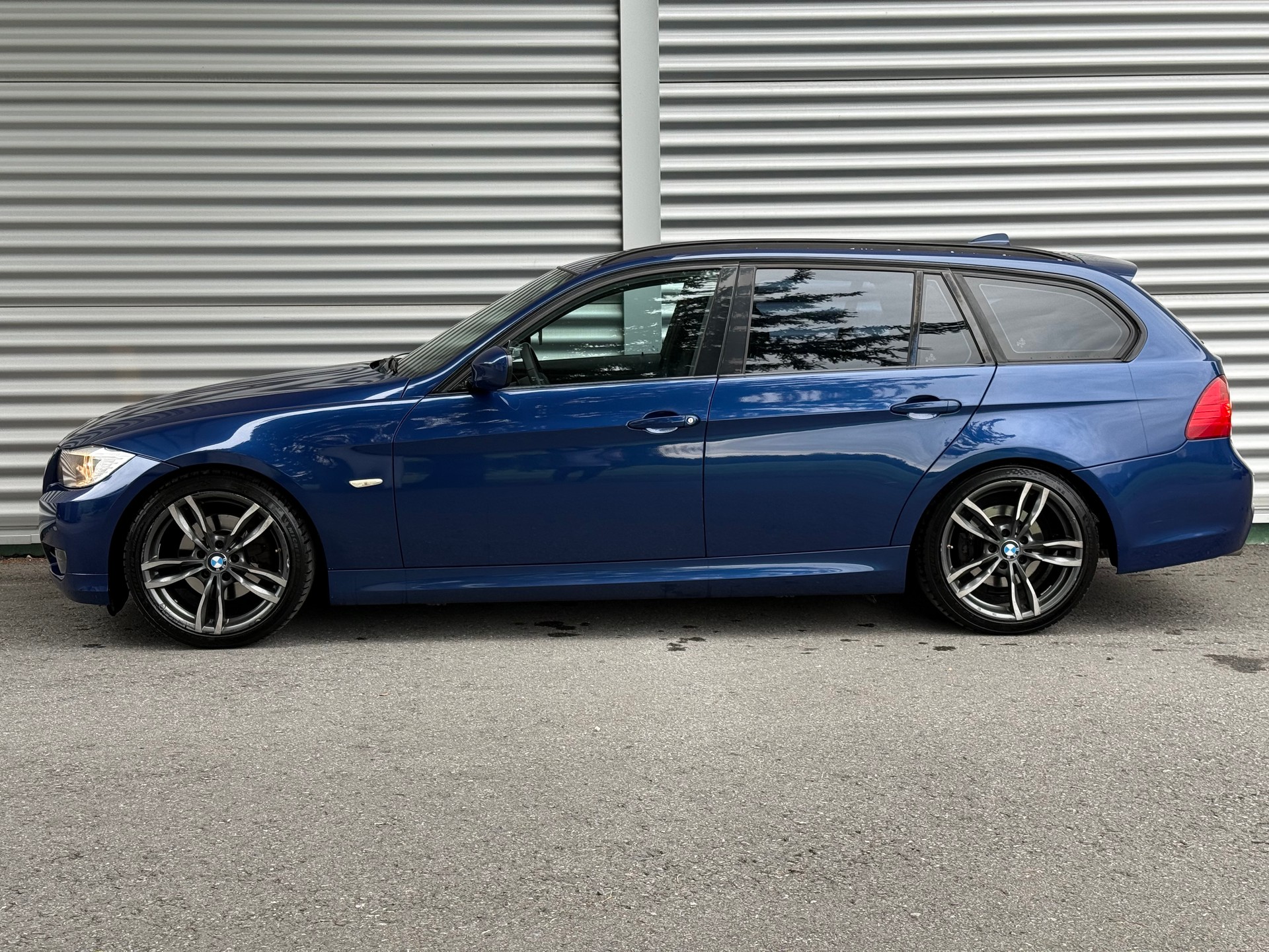 BMW 320d xDrive Touring Dynamic Edition-image-1