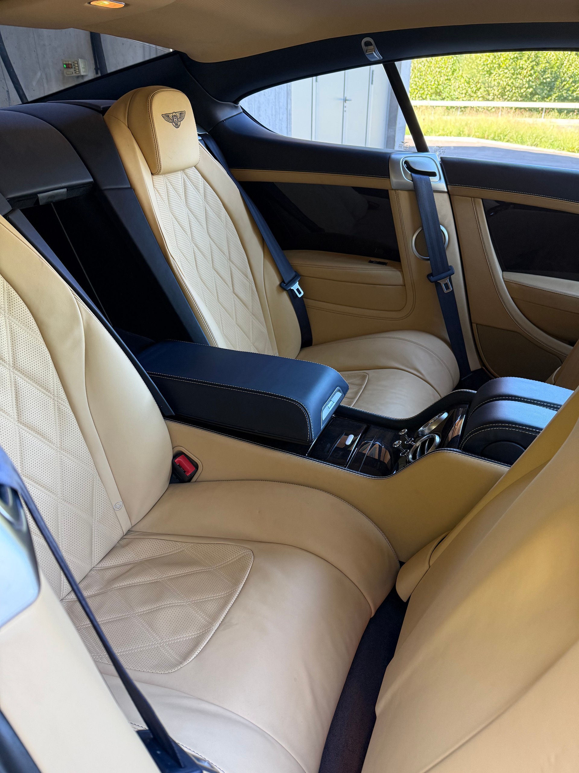 BENTLEY CONTINENTAL GT 6.0 W12-image-10