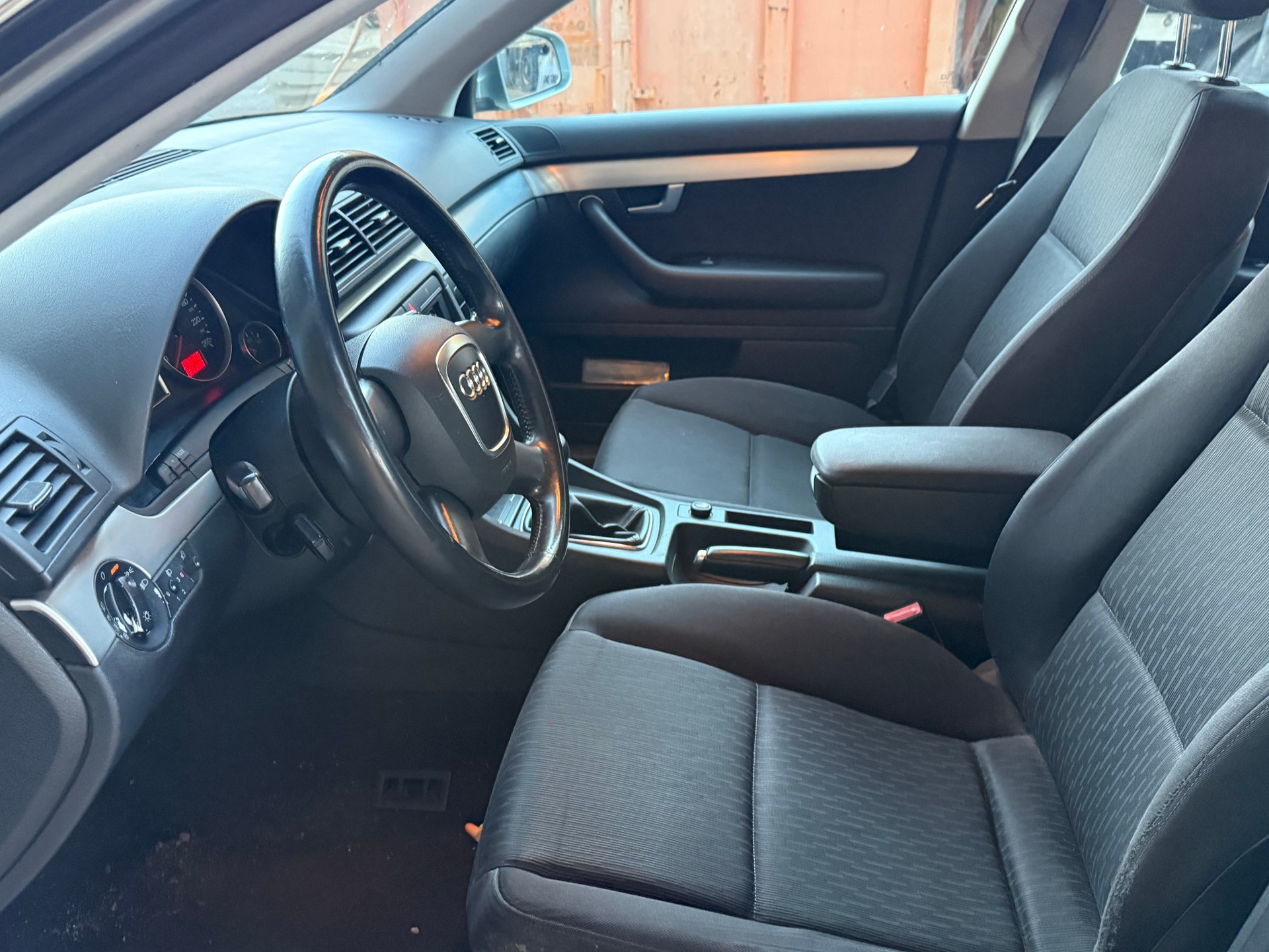 AUDI A4 Avant 2.0 TDI-image-12