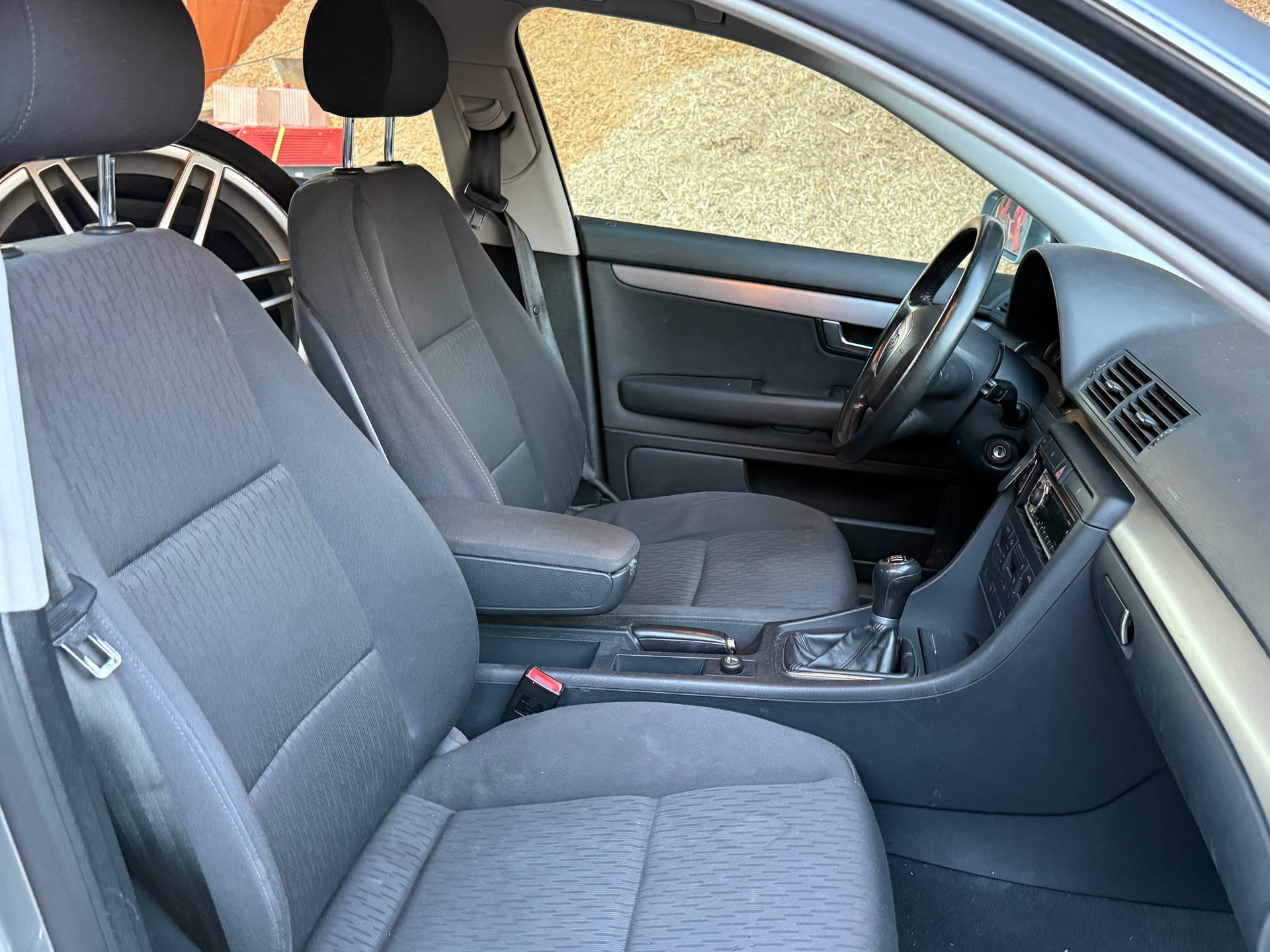 AUDI A4 Avant 2.0 TDI-image-9