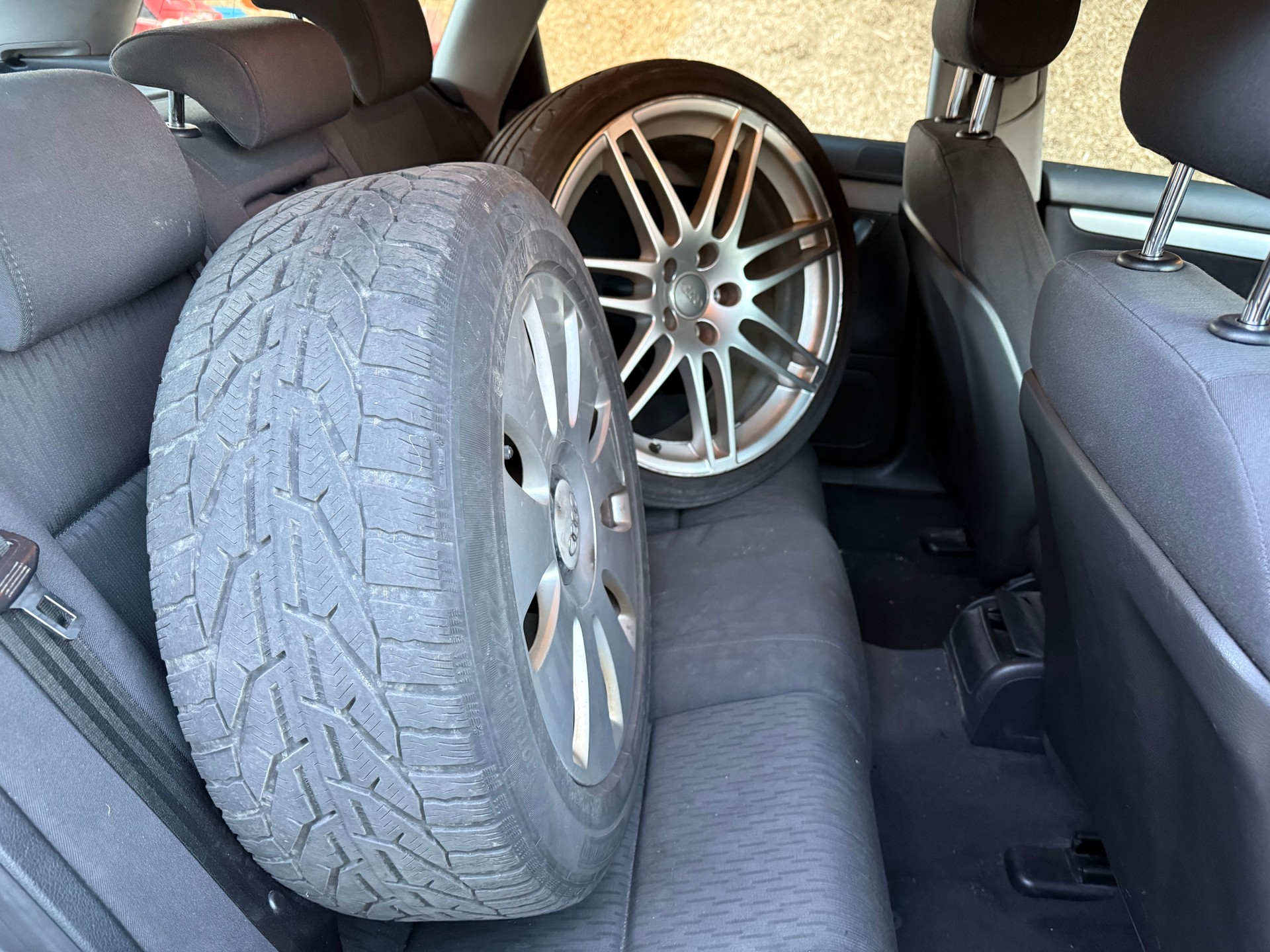 AUDI A4 Avant 2.0 TDI-image-10