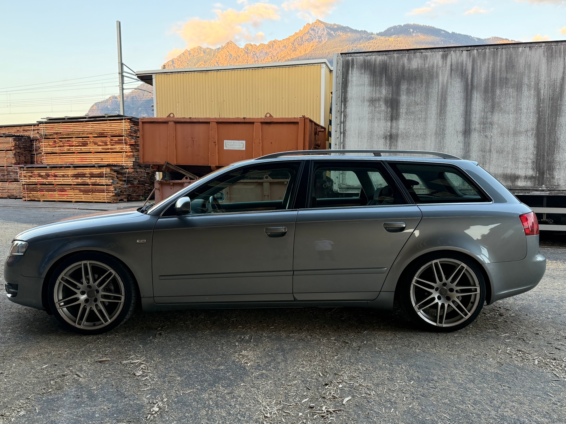 AUDI A4 Avant 2.0 TDI-image-1