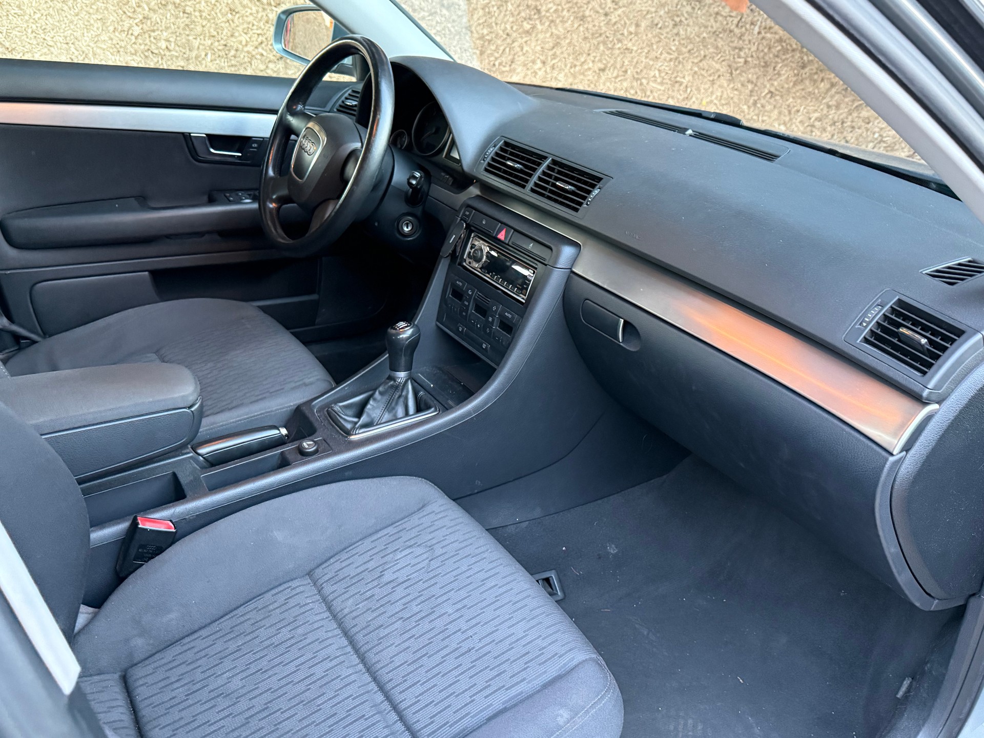 AUDI A4 Avant 2.0 TDI-image-8