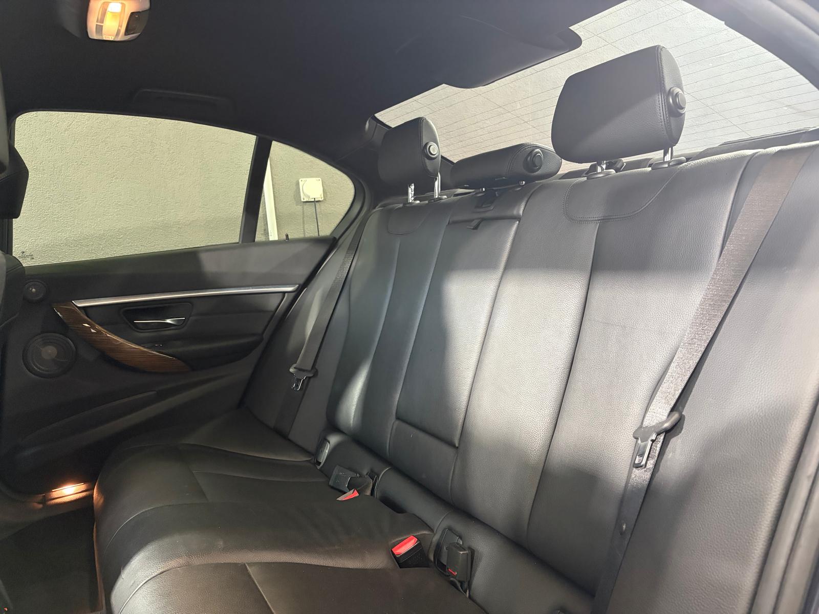 BMW 330e iPerformance Luxury Line Steptronic - Toit ouvrant - Caméra de recul - Régulateur de vitesse-image-11