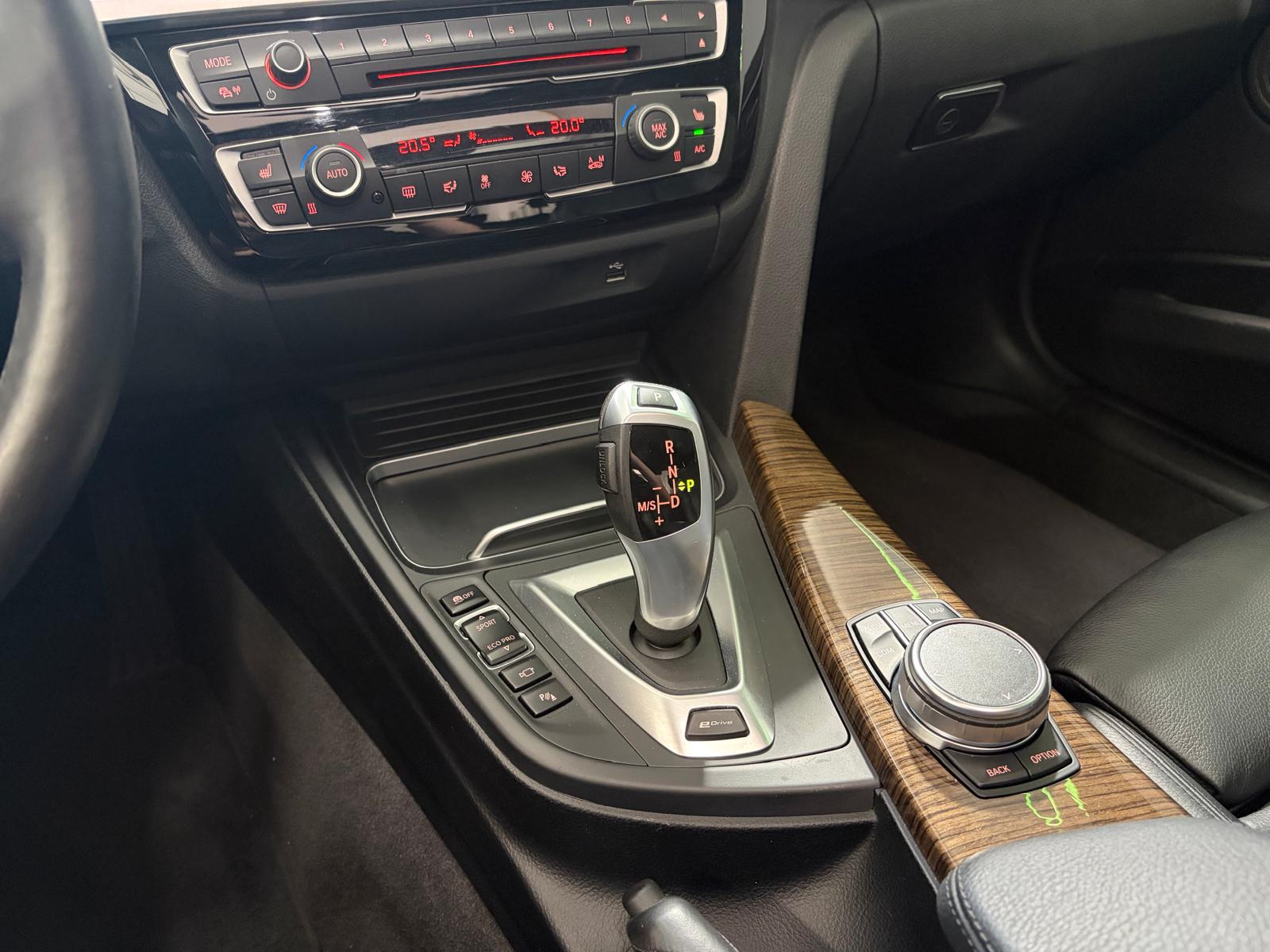 BMW 330e iPerformance Luxury Line Steptronic - Toit ouvrant - Caméra de recul - Régulateur de vitesse-image-16
