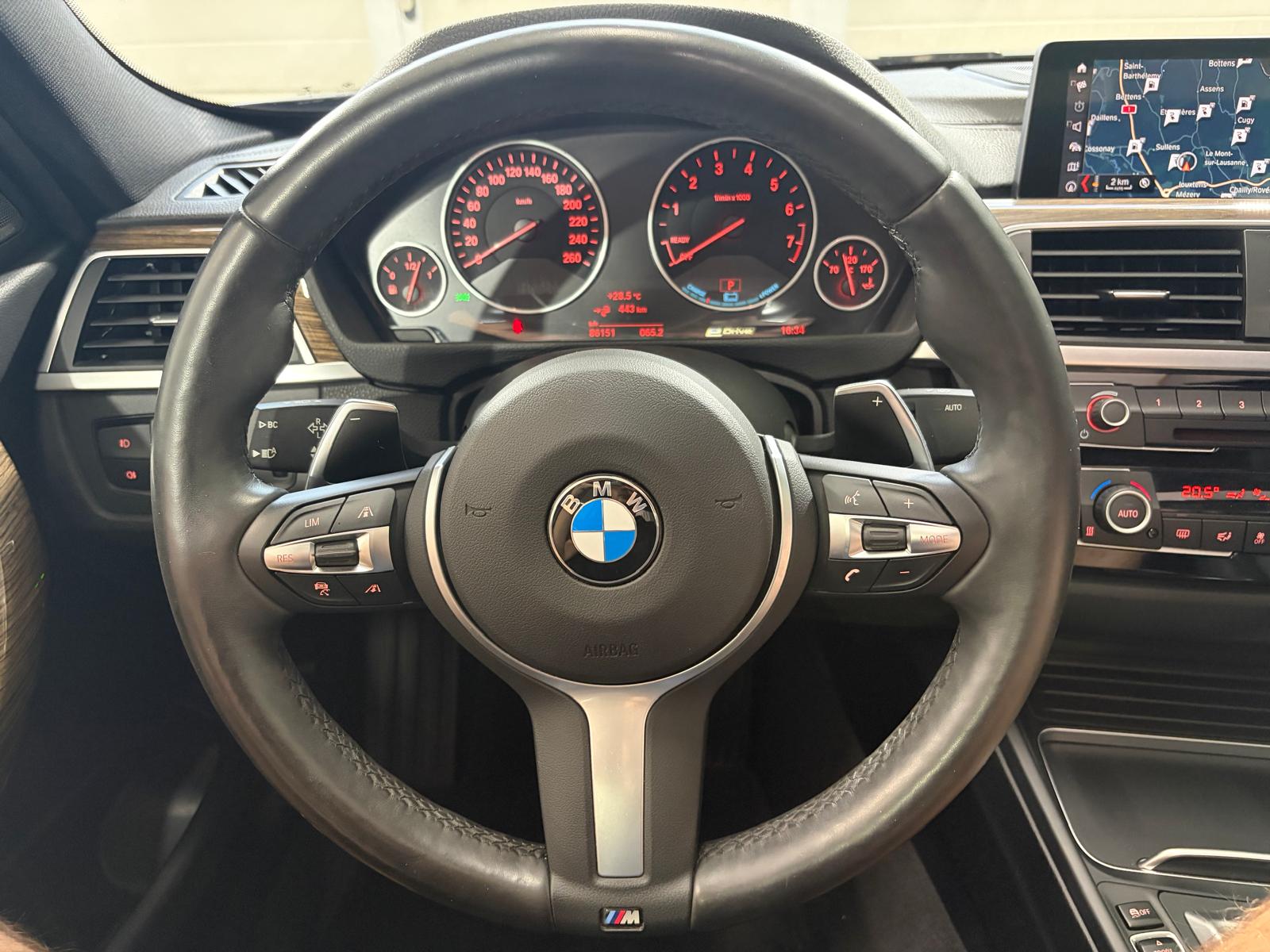BMW 330e iPerformance Luxury Line Steptronic - Toit ouvrant - Caméra de recul - Régulateur de vitesse-image-19