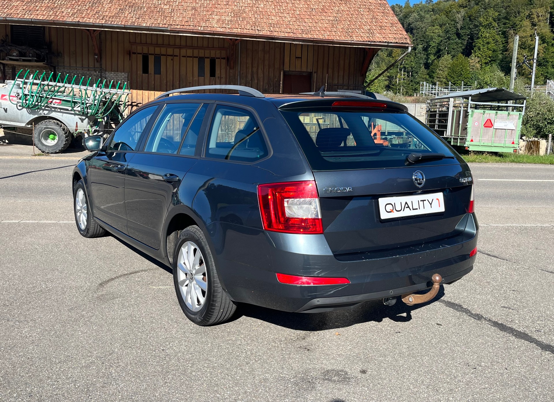 SKODA Octavia Combi 1.8 TSI Ambition 4x4 DSG / Frisch ab MFK & Service / 8-fach bereift / Anhängerkupplung-image-2