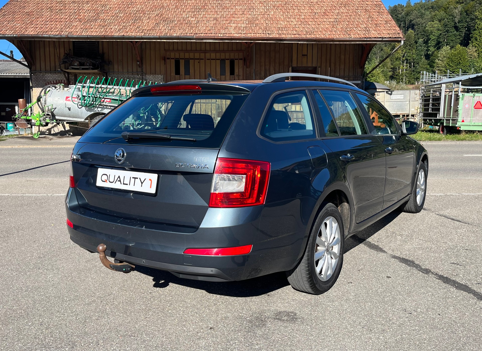 SKODA Octavia Combi 1.8 TSI Ambition 4x4 DSG / Frisch ab MFK & Service / 8-fach bereift / Anhängerkupplung-image-3