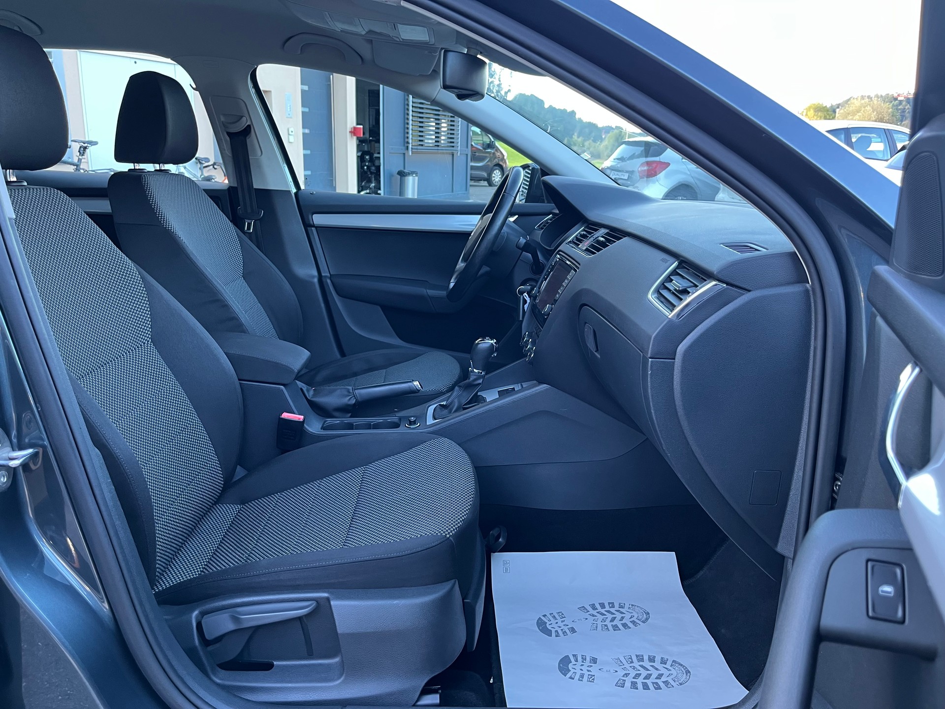 SKODA Octavia Combi 1.8 TSI Ambition 4x4 DSG / Frisch ab MFK & Service / 8-fach bereift / Anhängerkupplung-image-15