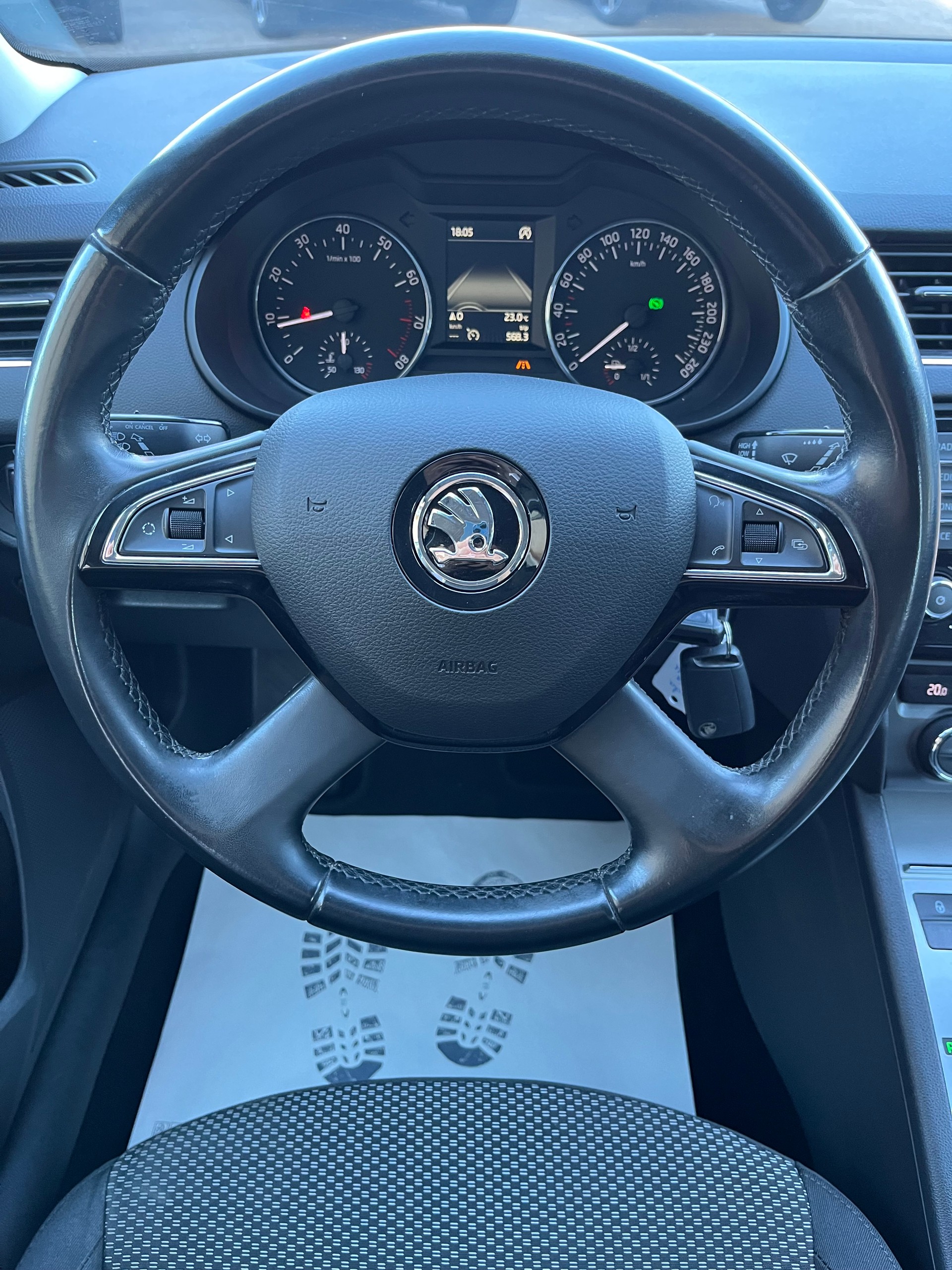 SKODA Octavia Combi 1.8 TSI Ambition 4x4 DSG / Frisch ab MFK & Service / 8-fach bereift / Anhängerkupplung-image-10
