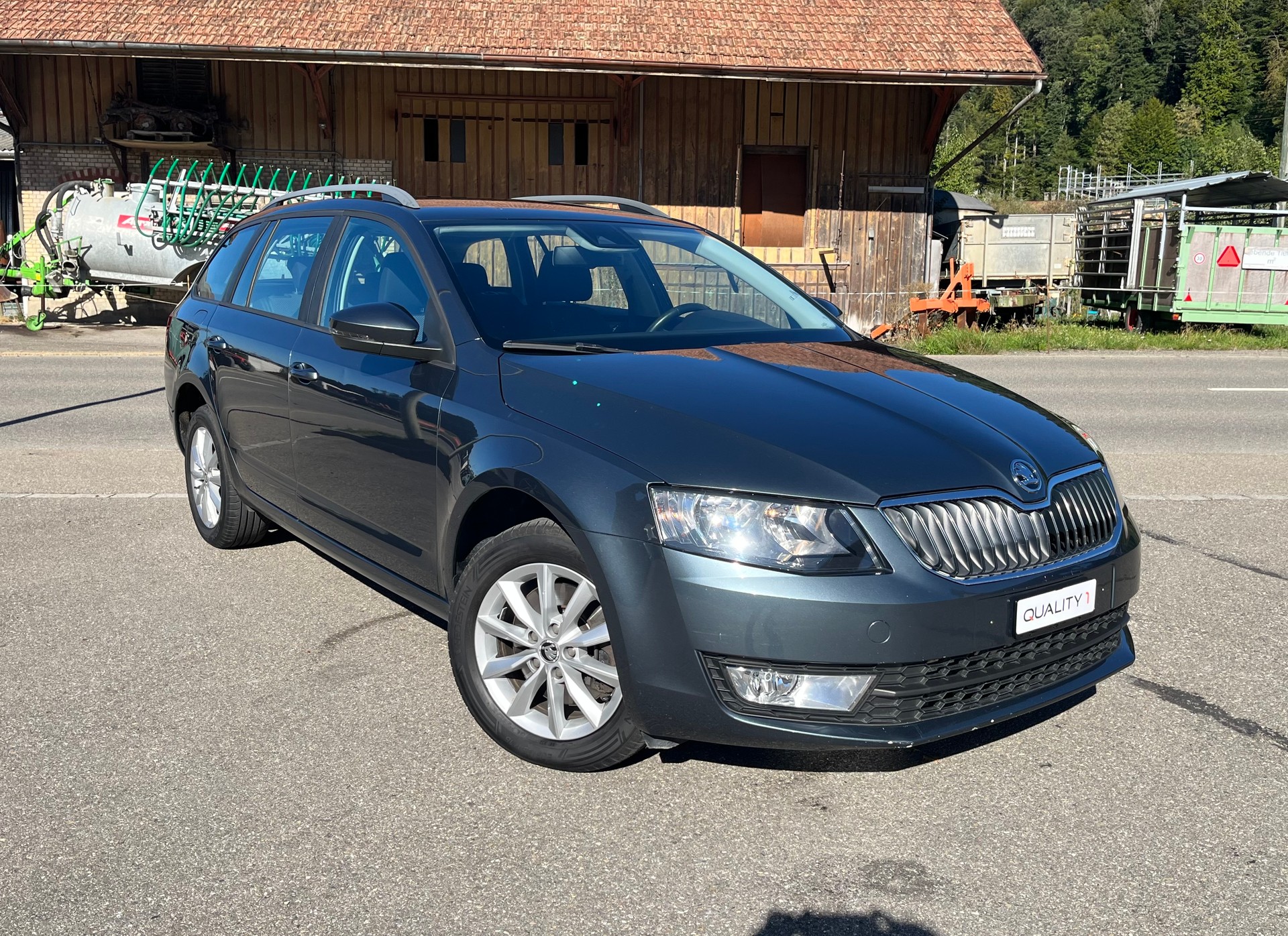 SKODA Octavia Combi 1.8 TSI Ambition 4x4 DSG / Frisch ab MFK & Service / 8-fach bereift / Anhängerkupplung-image-1