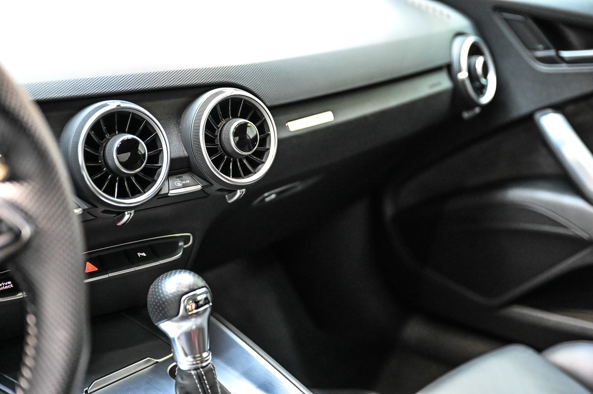 AUDI TT Coupé 2.0 TFSI quattro S-Tronic-image-31