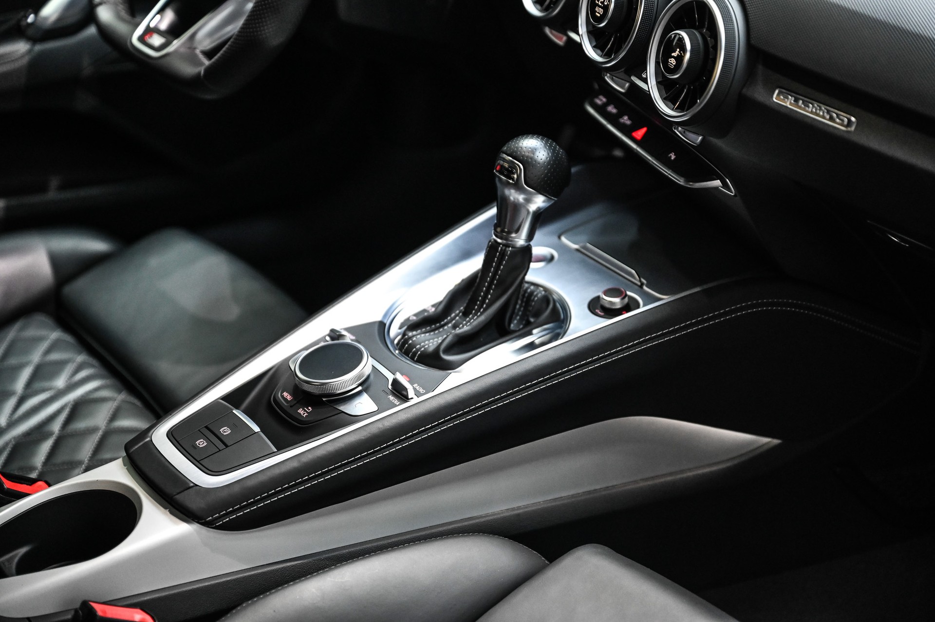 AUDI TT Coupé 2.0 TFSI quattro S-Tronic-image-32