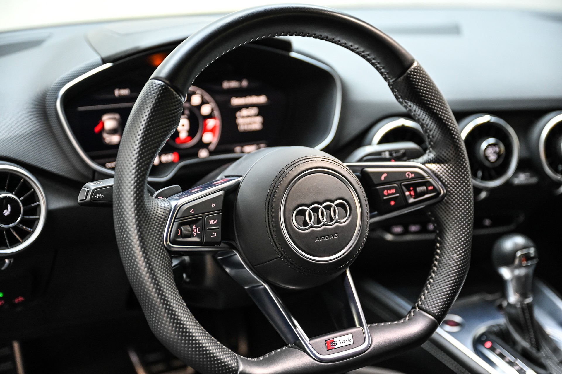 AUDI TT Coupé 2.0 TFSI quattro S-Tronic-image-27