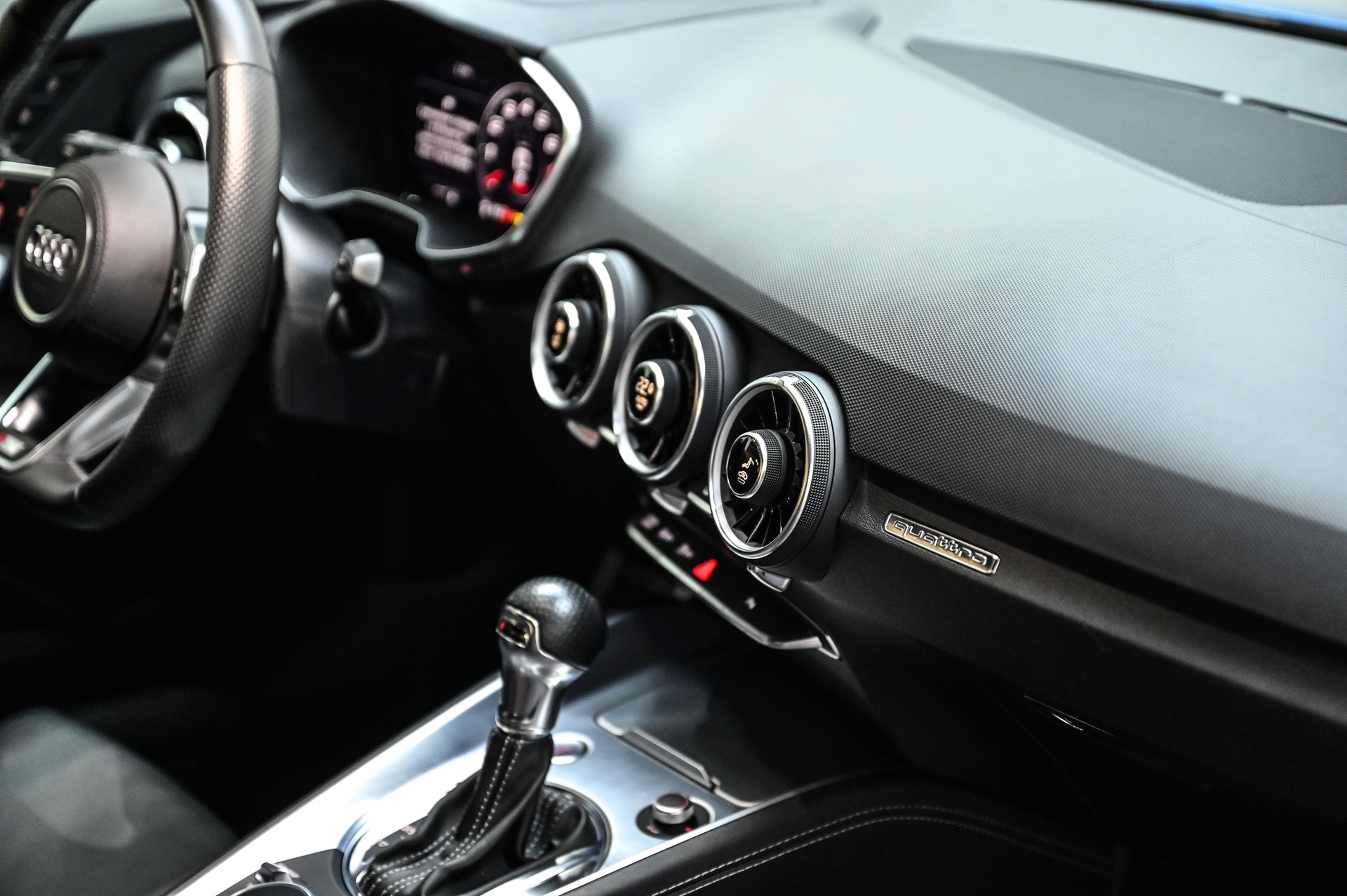 AUDI TT Coupé 2.0 TFSI quattro S-Tronic-image-28