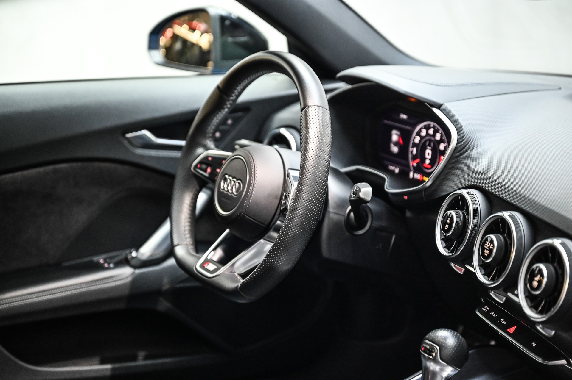 AUDI TT Coupé 2.0 TFSI quattro S-Tronic-image-29