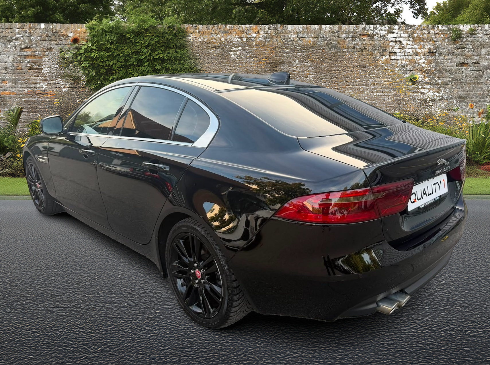JAGUAR XE 20d Prestige Automat-image-2