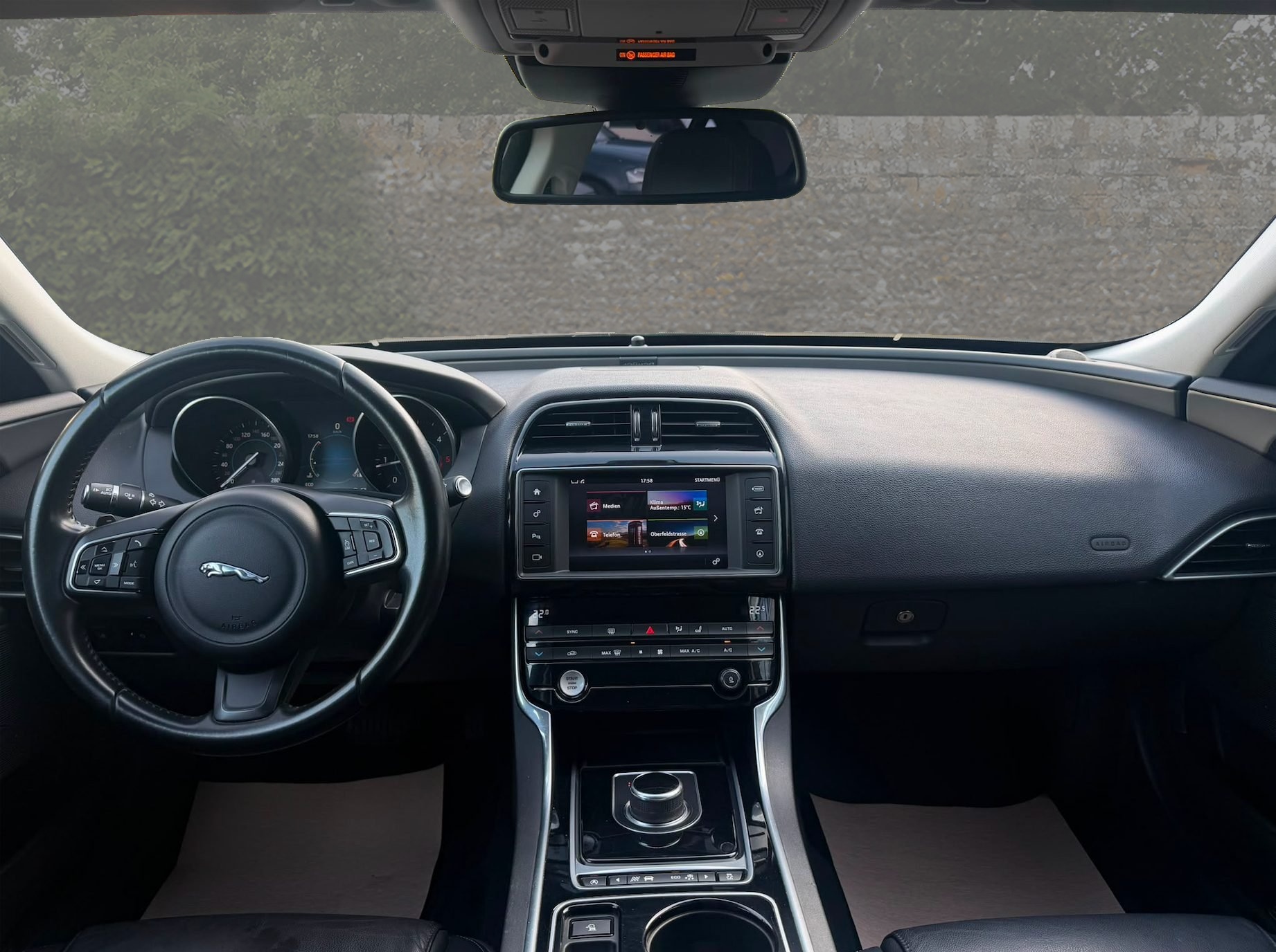 JAGUAR XE 20d Prestige Automat-image-9