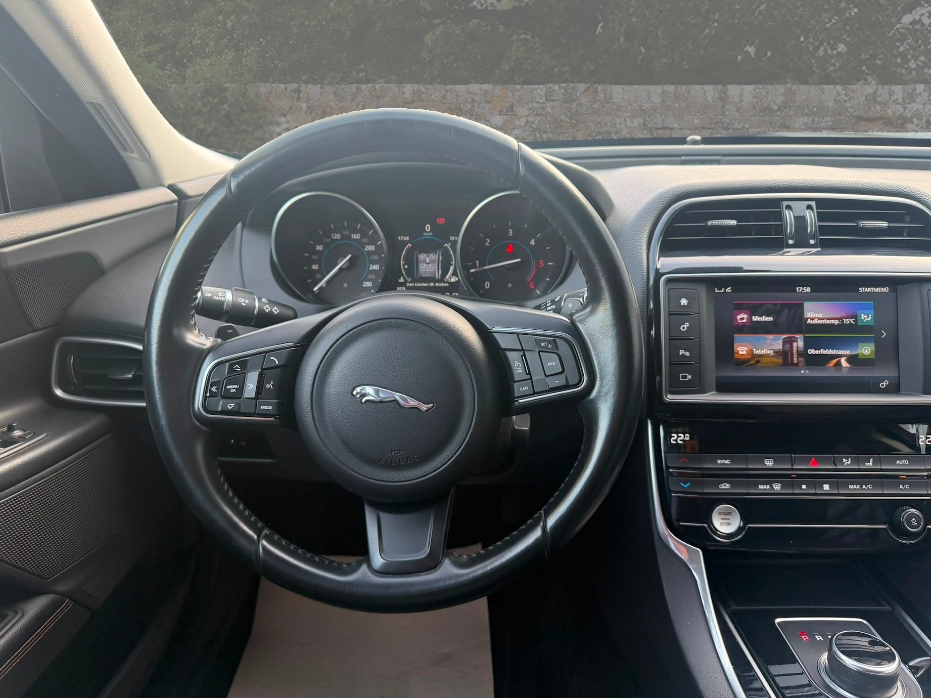 JAGUAR XE 20d Prestige Automat-image-8