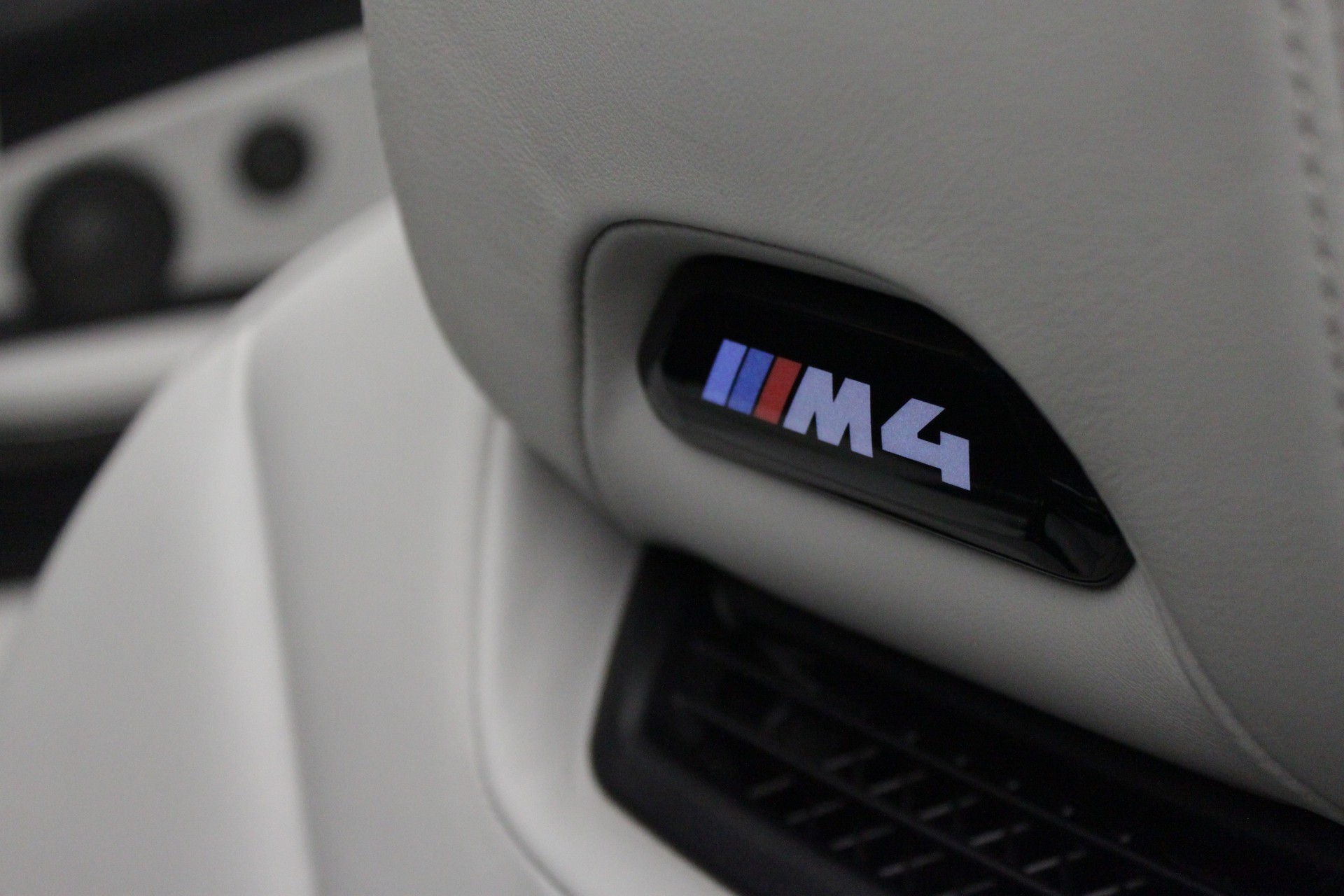 BMW M4 Cabriolet Drivelogic M Competition-image-17