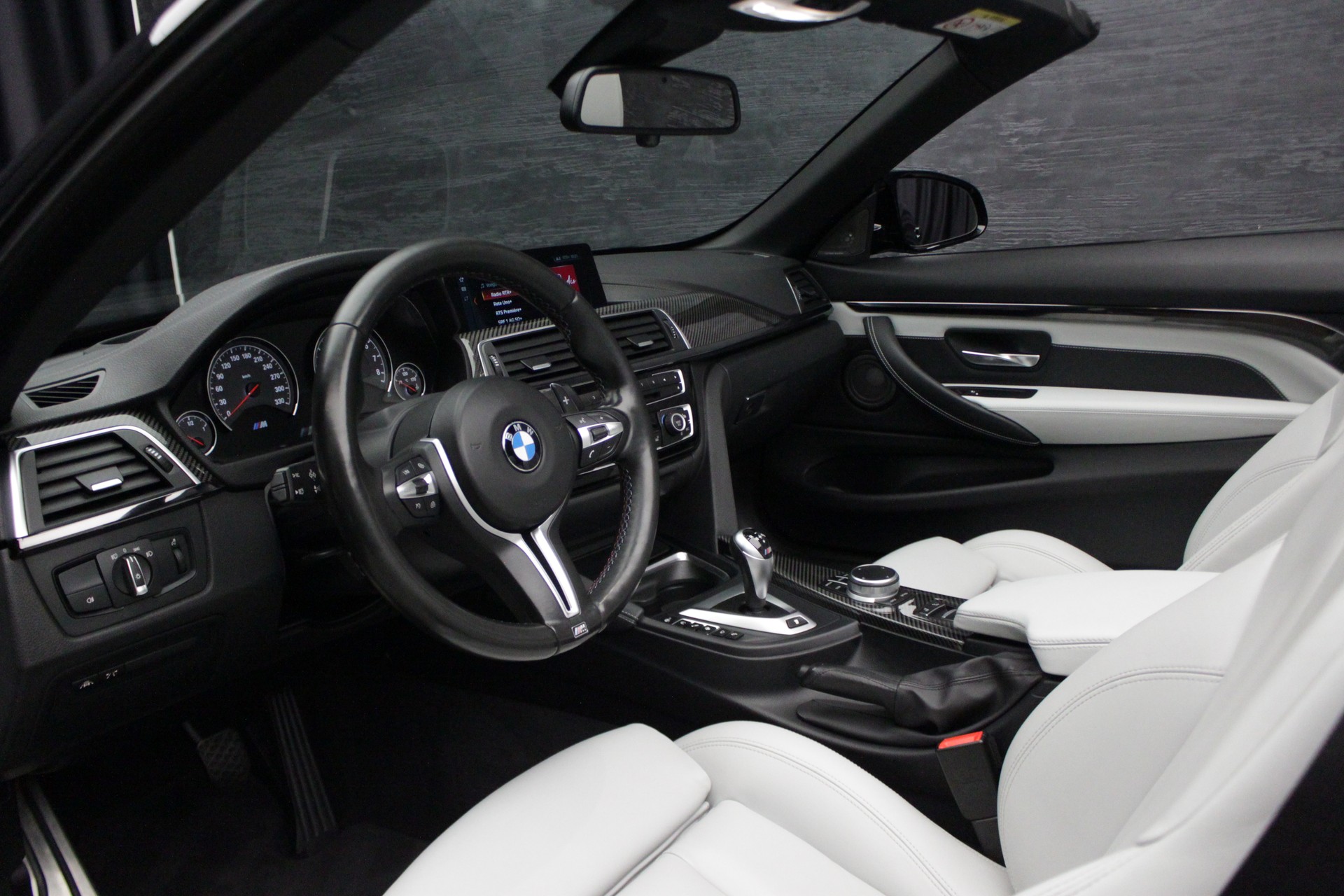 BMW M4 Cabriolet Drivelogic M Competition-image-23