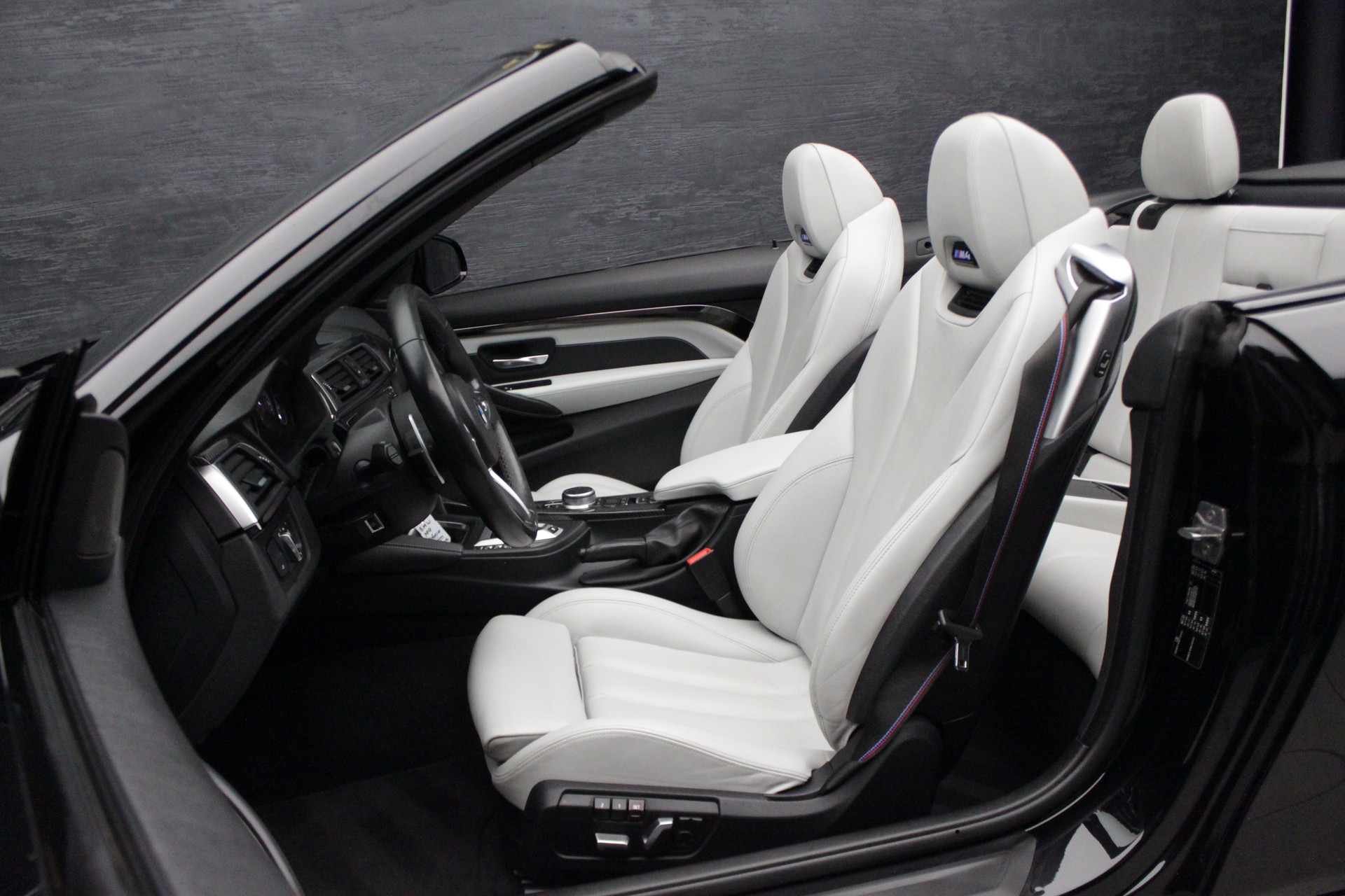 BMW M4 Cabriolet Drivelogic M Competition-image-16