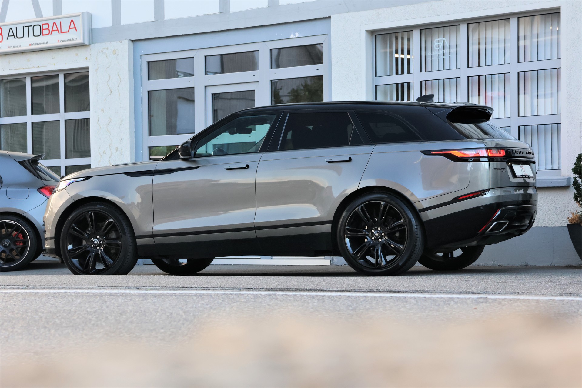 LAND ROVER Range Rover Velar R-Dynamic P 400 HSE Automatic (CH) + 2.5T AHK-image-3