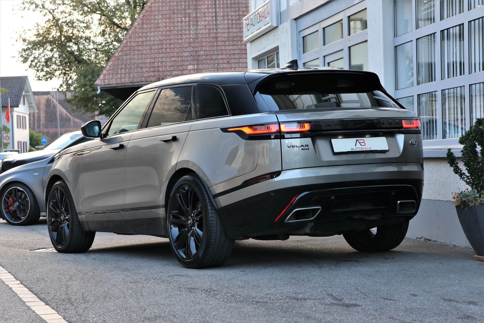 LAND ROVER Range Rover Velar R-Dynamic P 400 HSE Automatic (CH) + 2.5T AHK-image-2