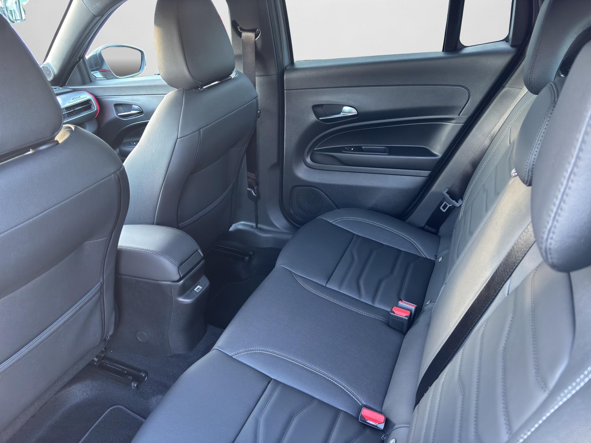 JEEP Avenger 1.2 MHEV Overland 4xe-image-16