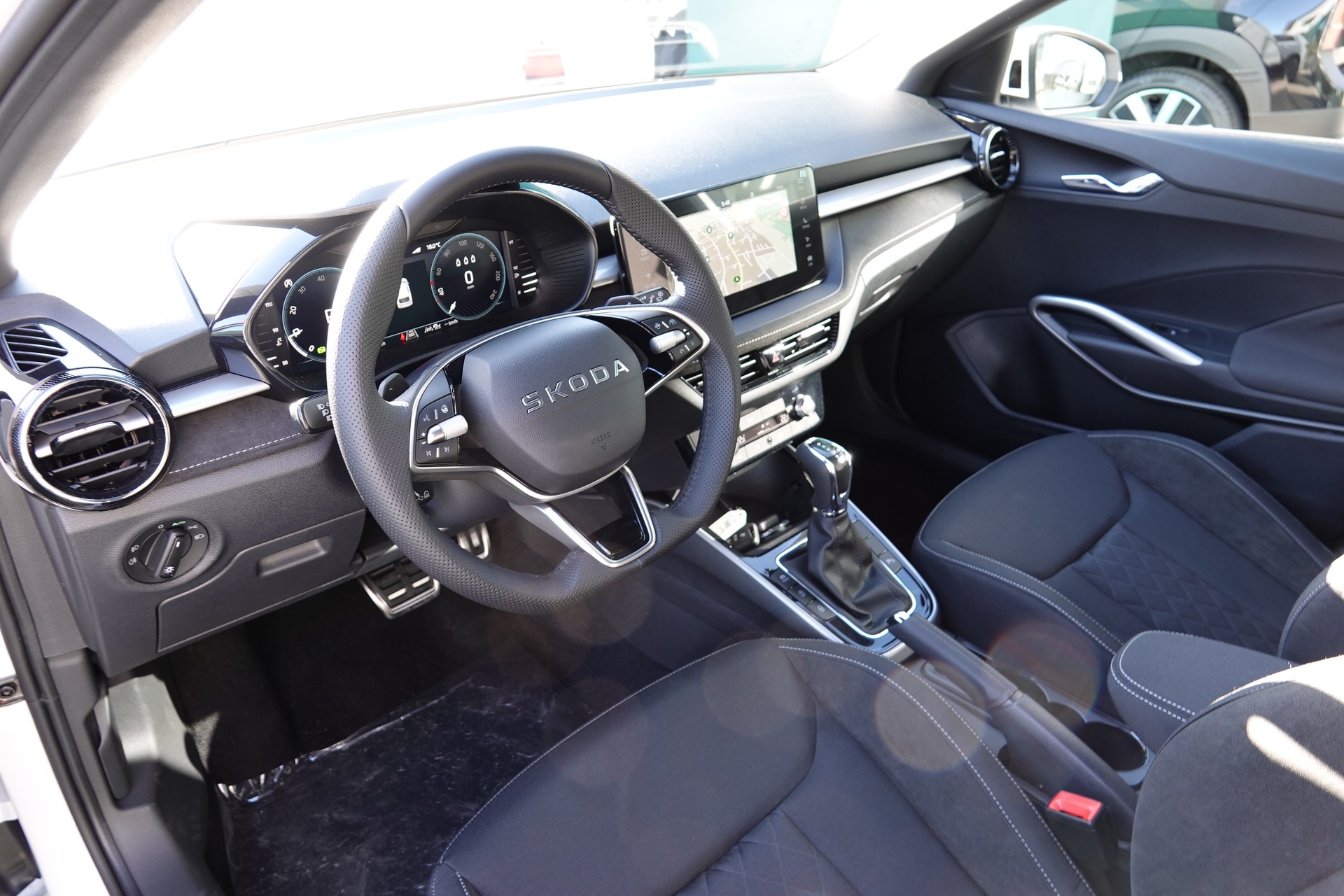 SKODA Fabia 1.0 TSI Dynamic DSG-image-8