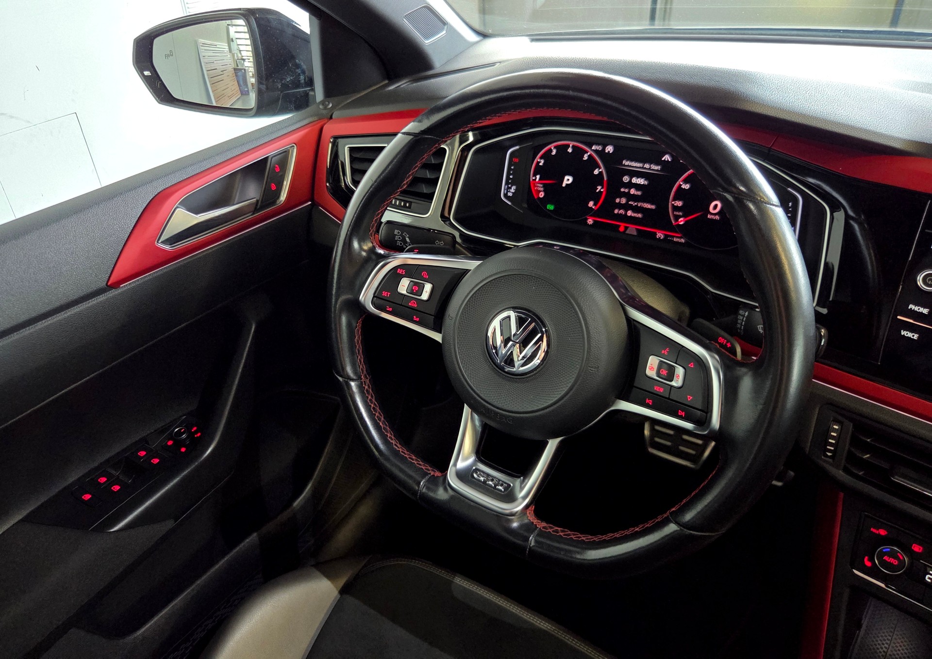 VW Polo 2.0 TSI GTI DSG-image-12