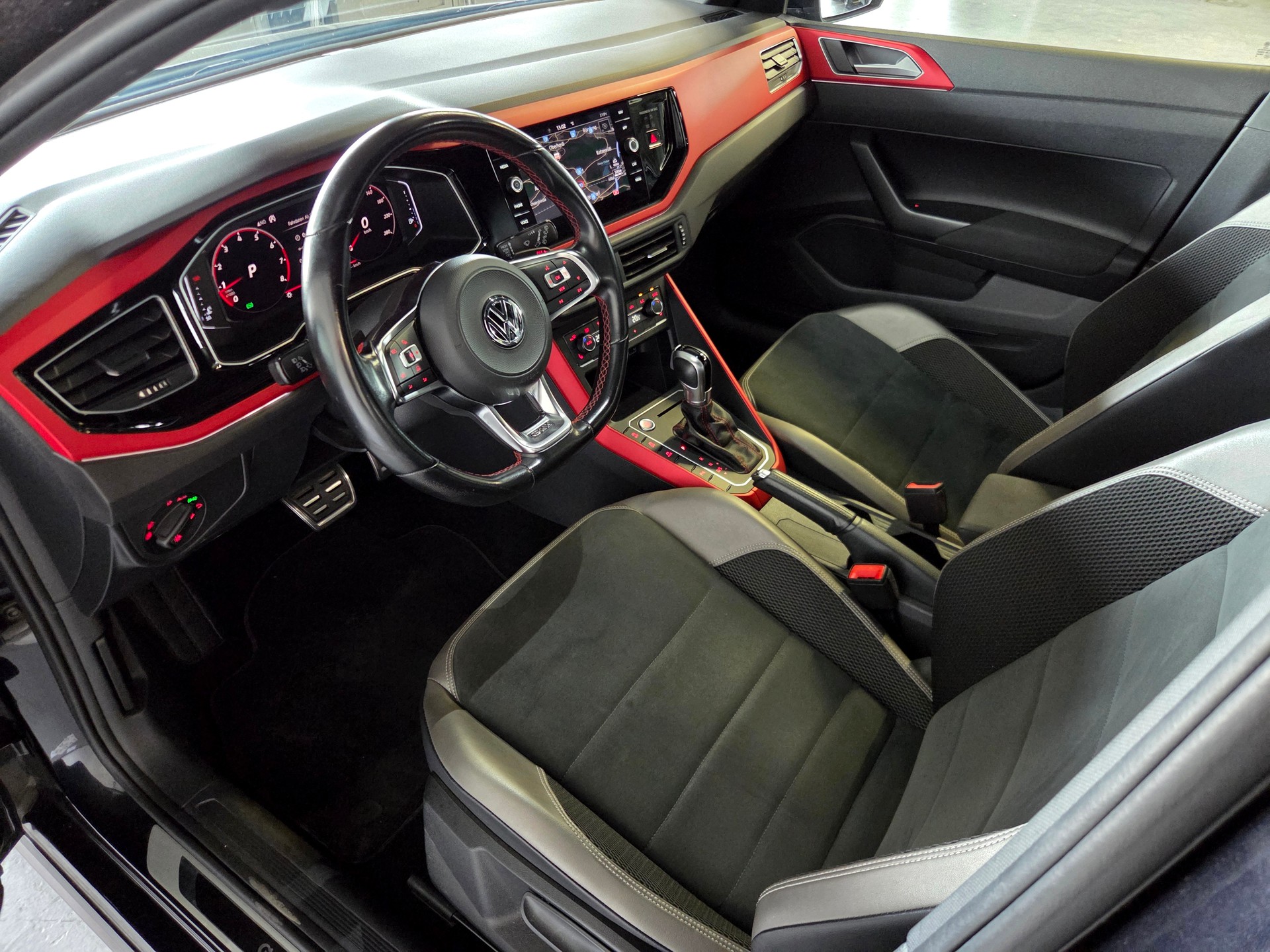 VW Polo 2.0 TSI GTI DSG-image-11