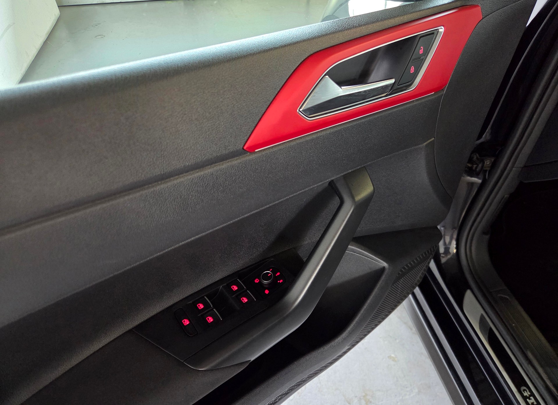VW Polo 2.0 TSI GTI DSG-image-19