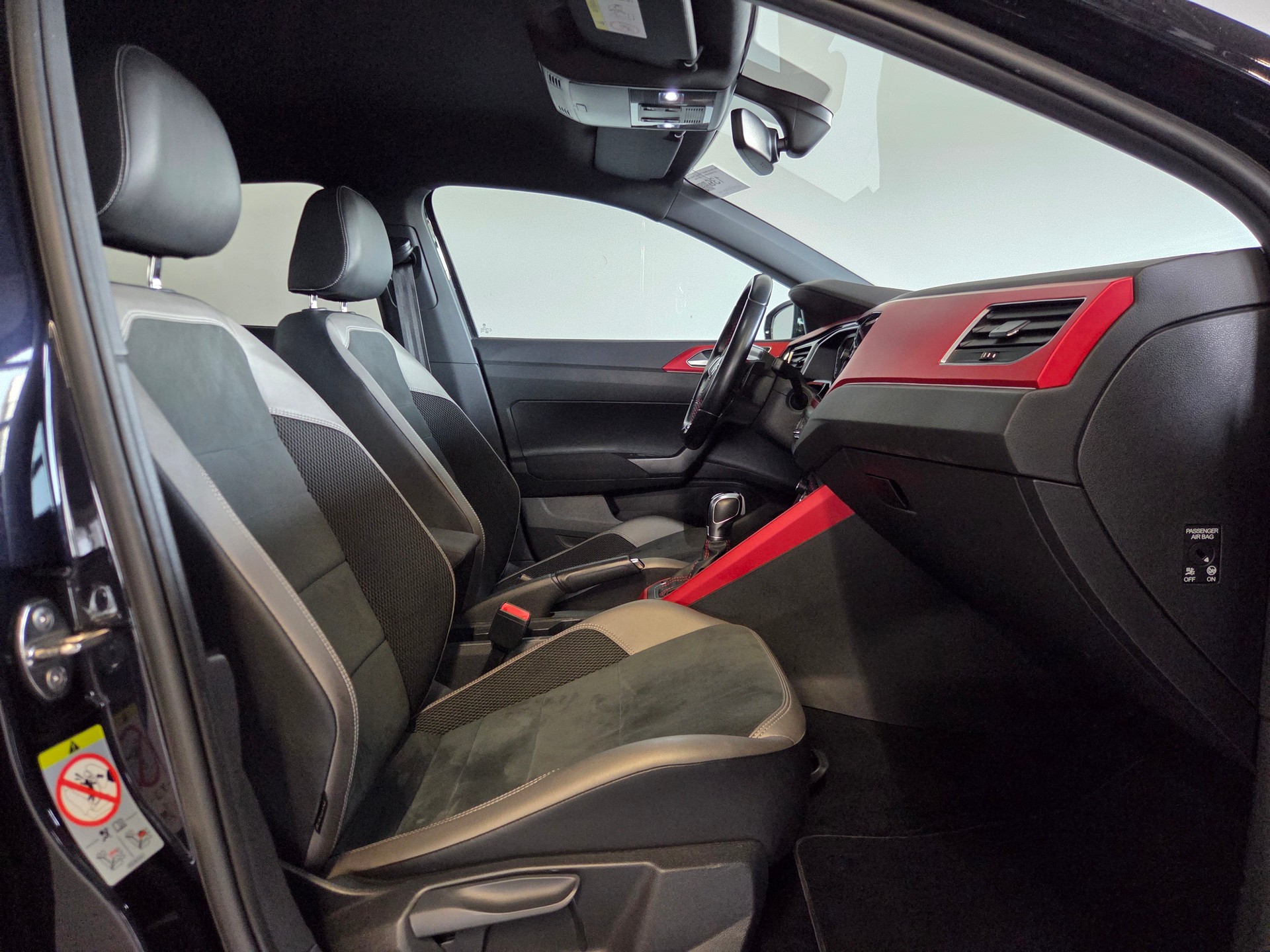 VW Polo 2.0 TSI GTI DSG-image-16