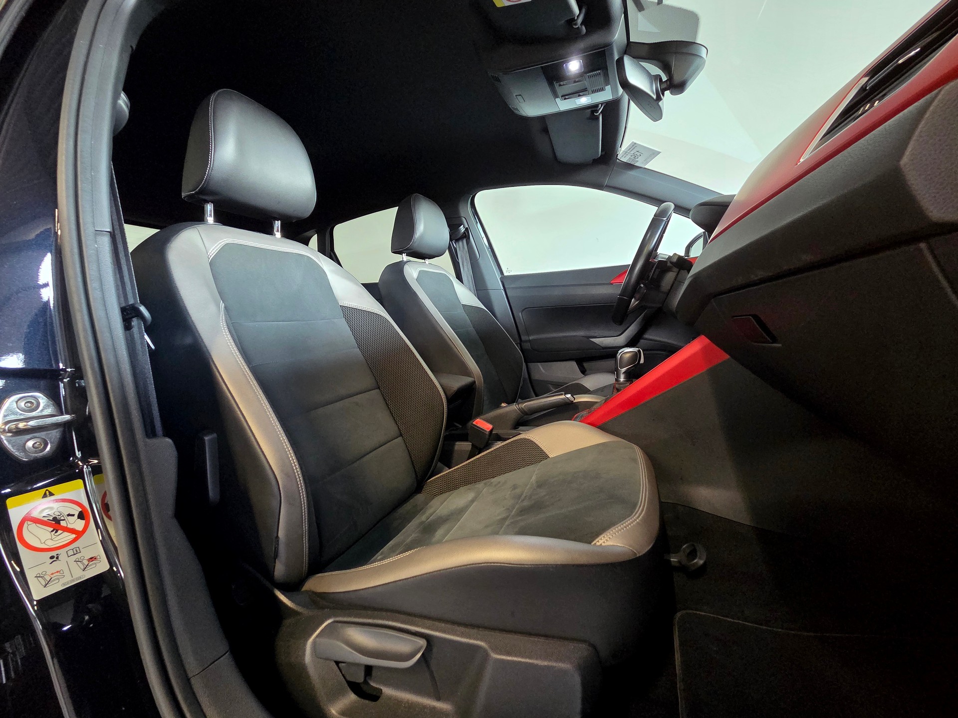 VW Polo 2.0 TSI GTI DSG-image-15